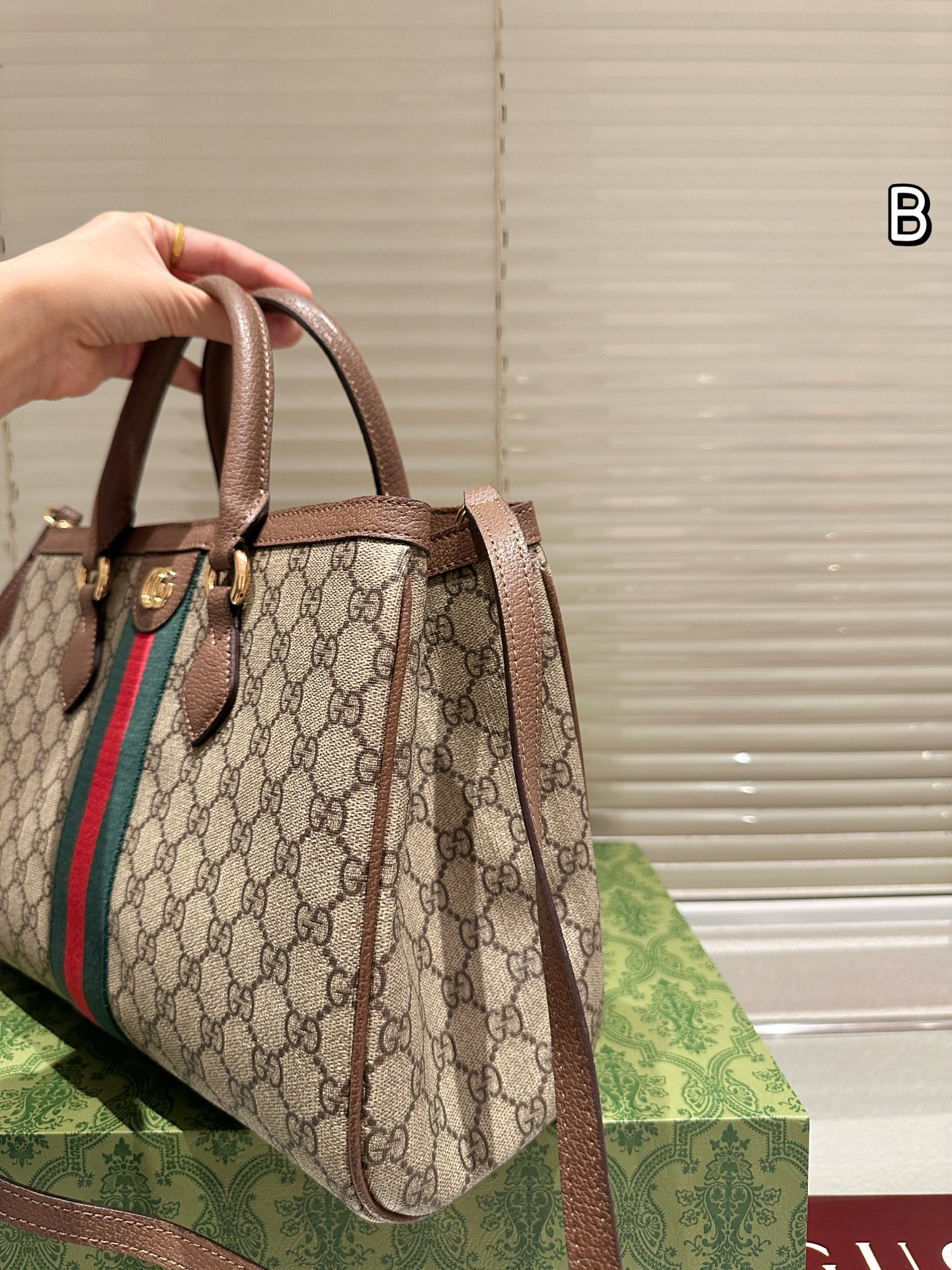 Gucci Ophidia GG Medium Tote Bag
