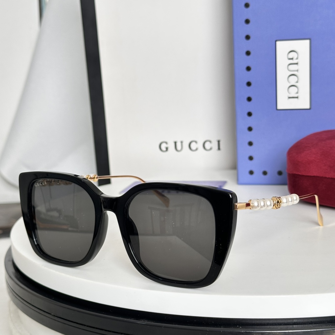 GG Pearls Sunglass