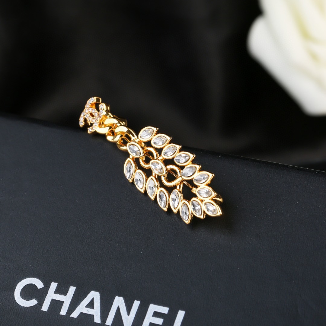 CHANEL Brooch