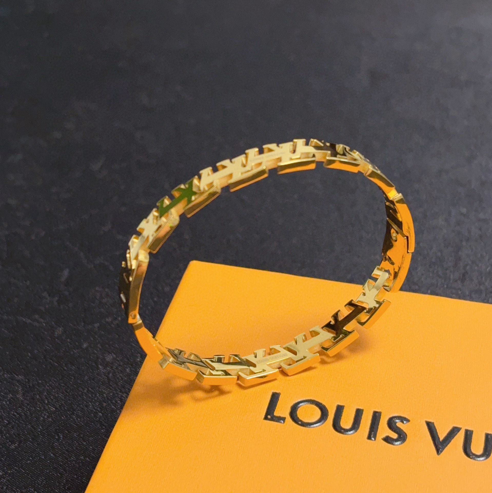 Louis Vuitton Logo hollow bracelet