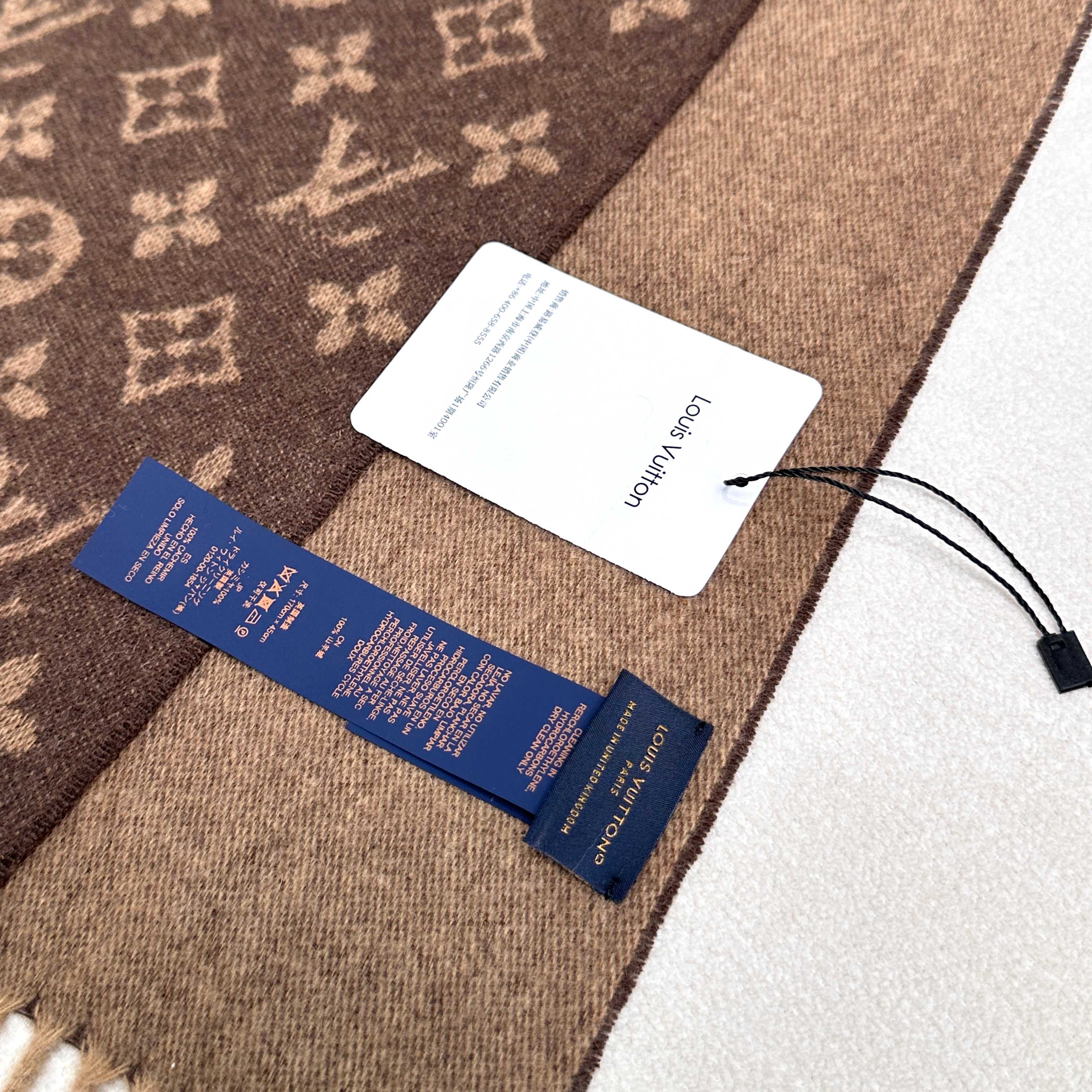 Louis Vuitton Classical Scarf for Men / women