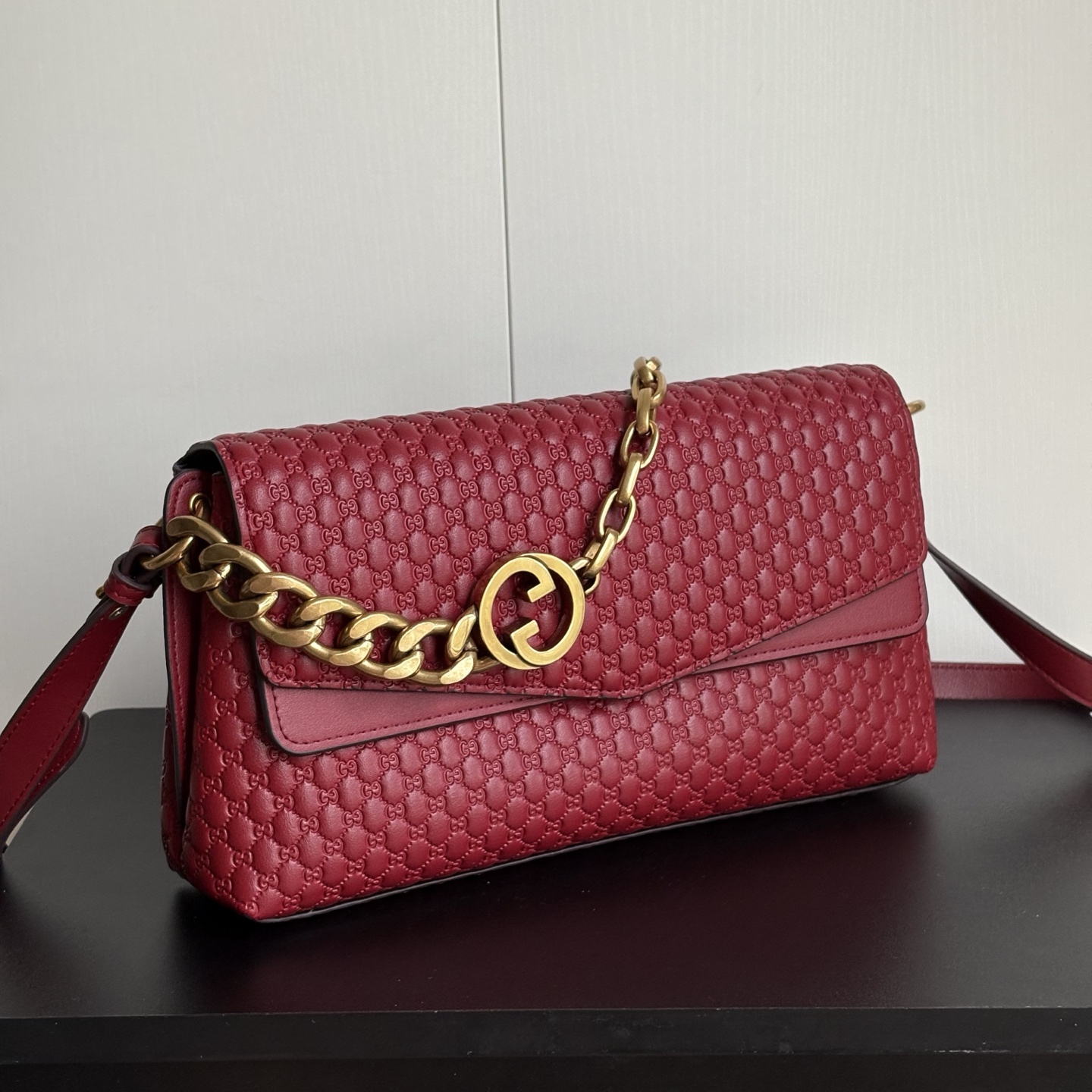 Gucci Embossing Chain Bag