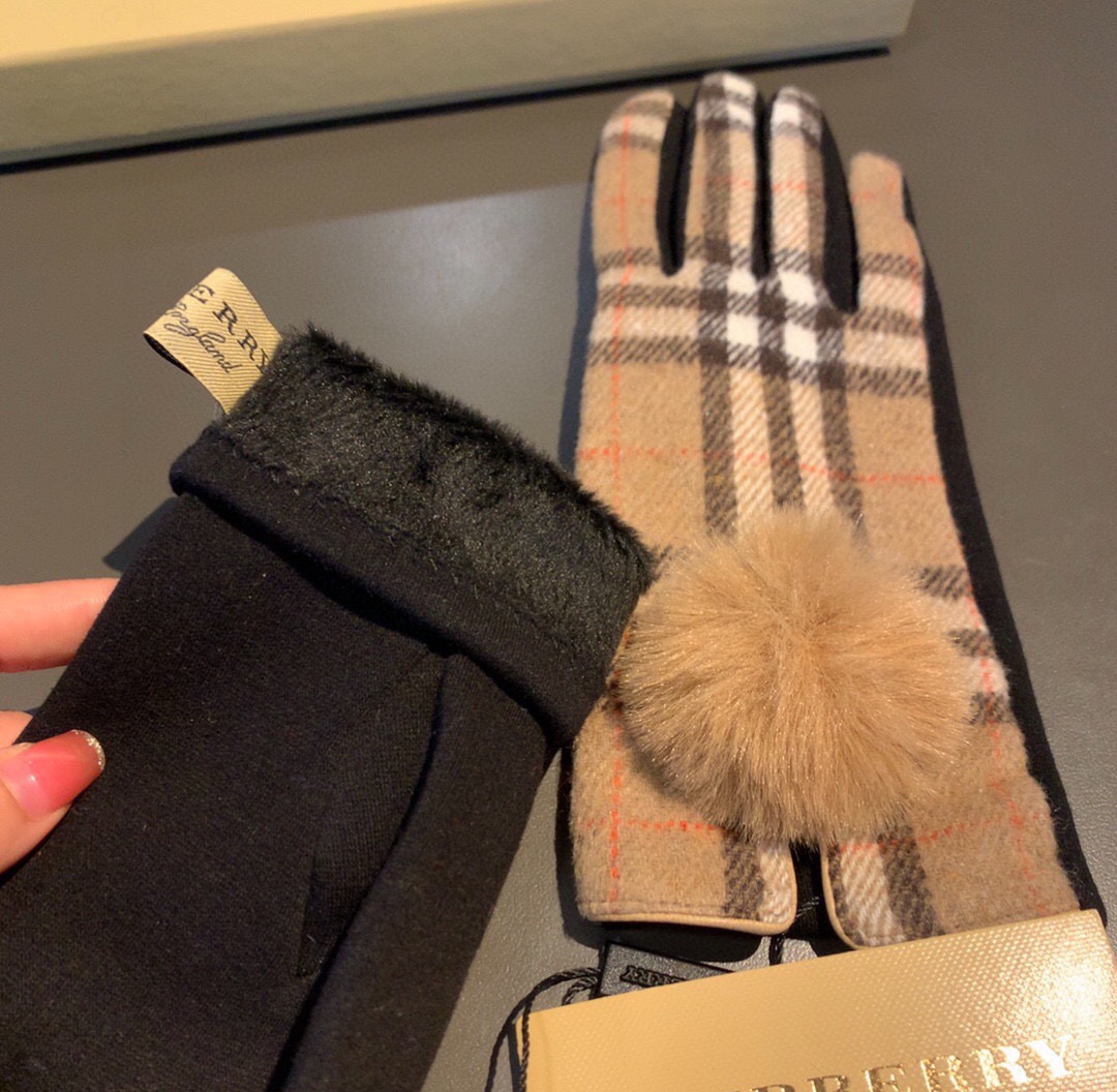 Burberry Gloves