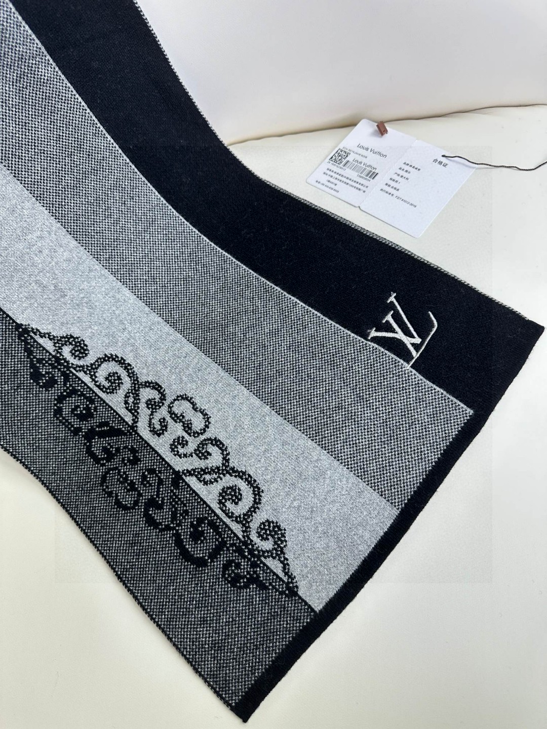 Louis Vuitton Scarves
