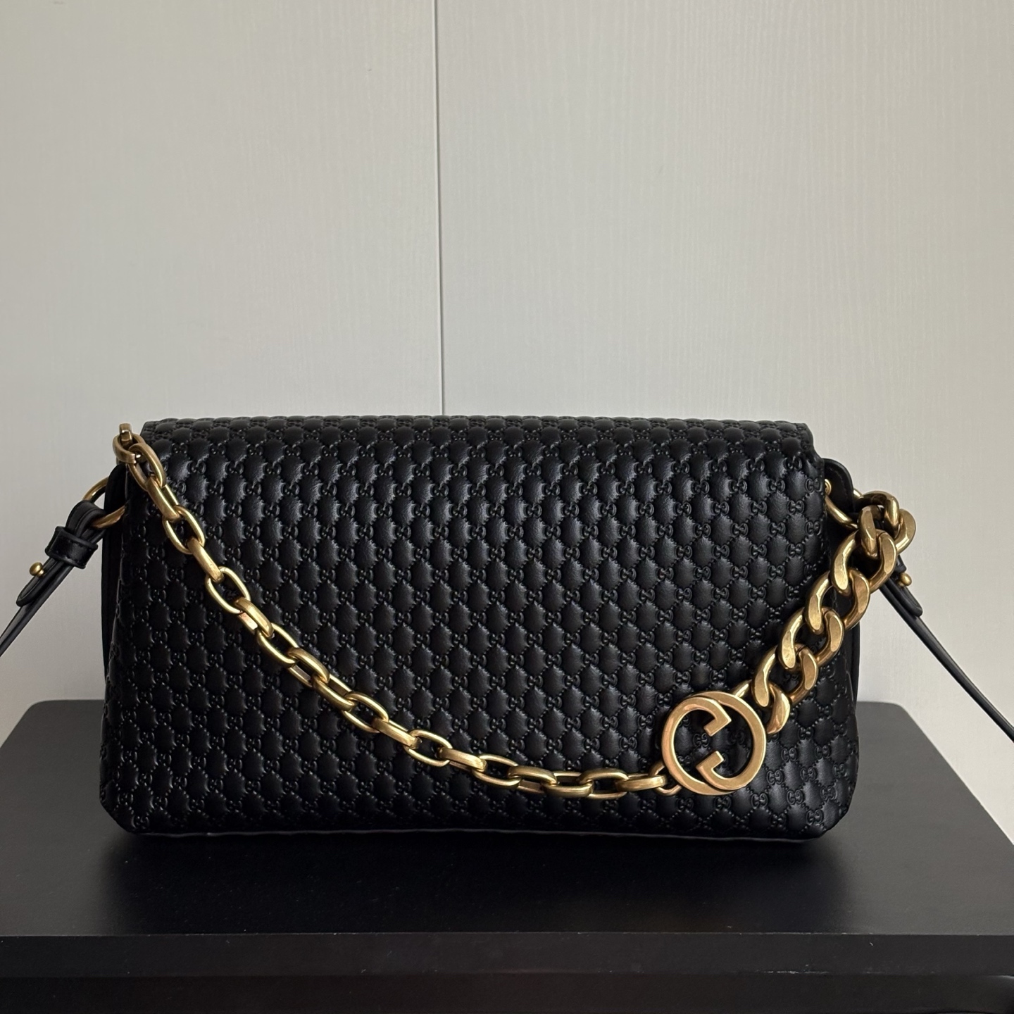 Gucci Embossing Chain Bag