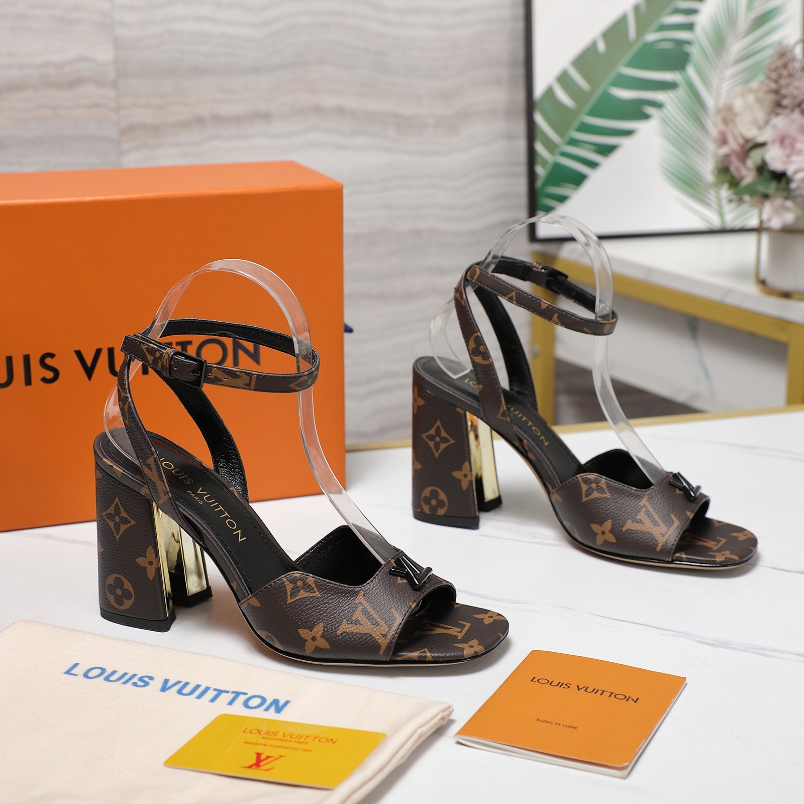 Louis vuiteeon LV X TM