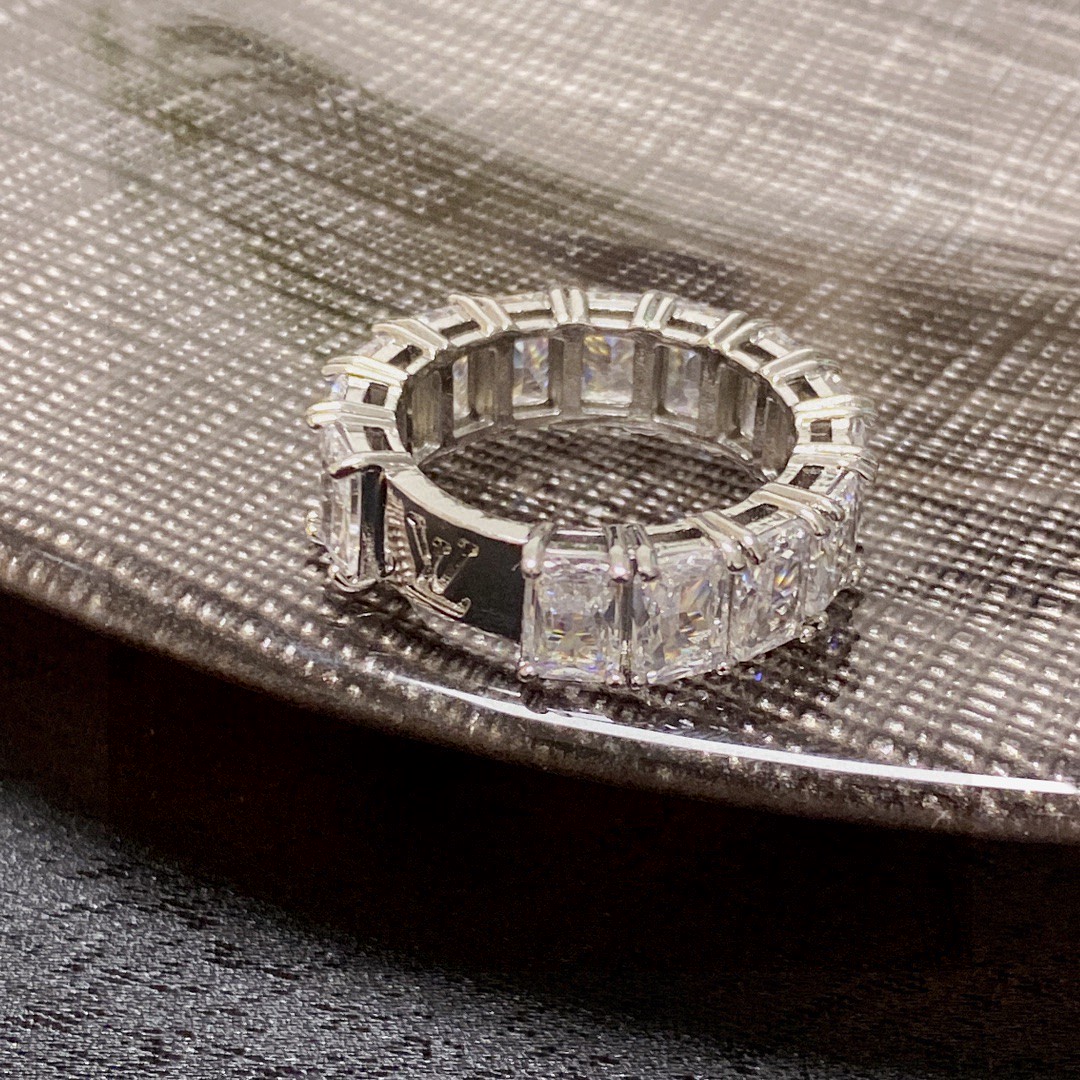 LV RING
