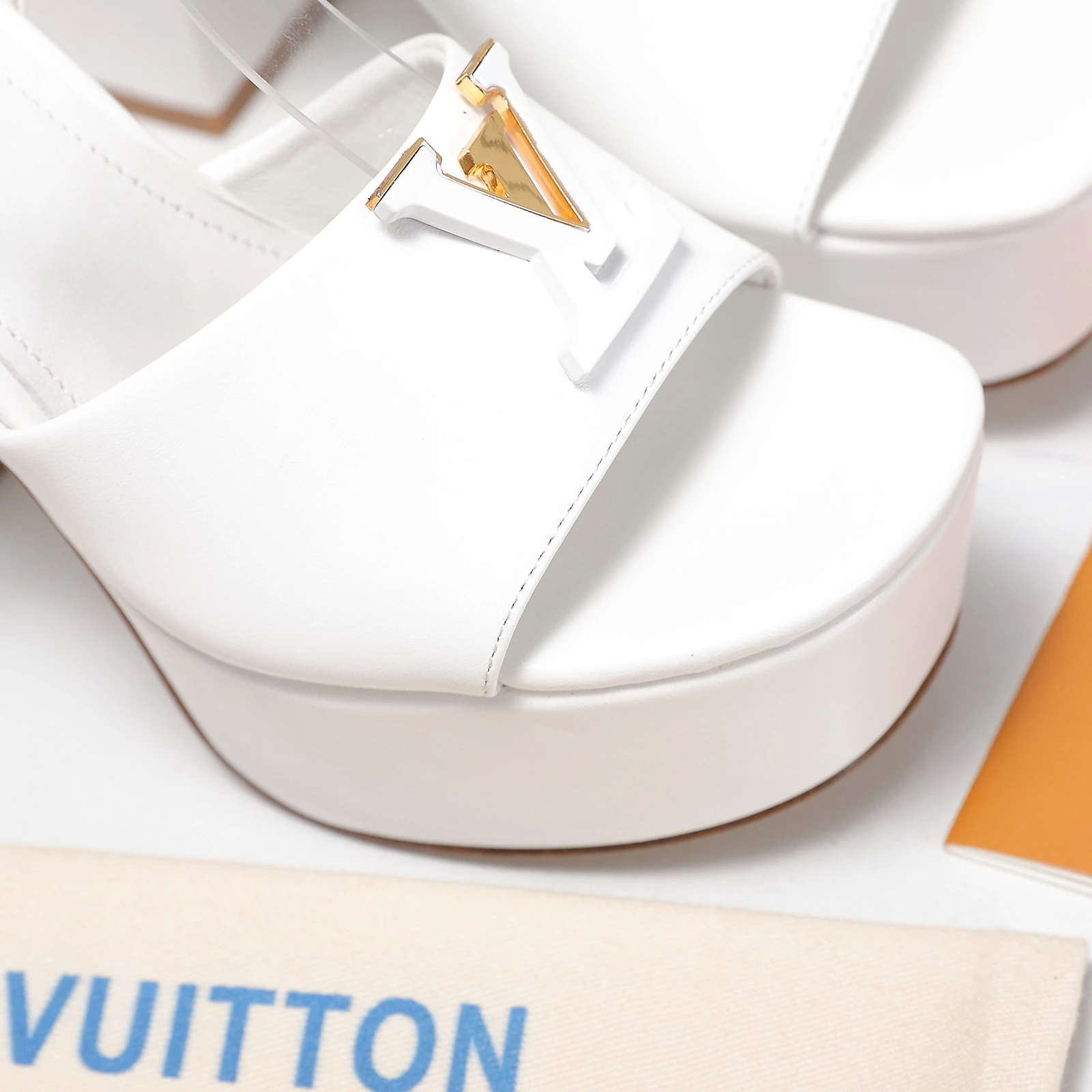 LV 2026 Spring/Summer New Chunky Heel Water Platform Sandals