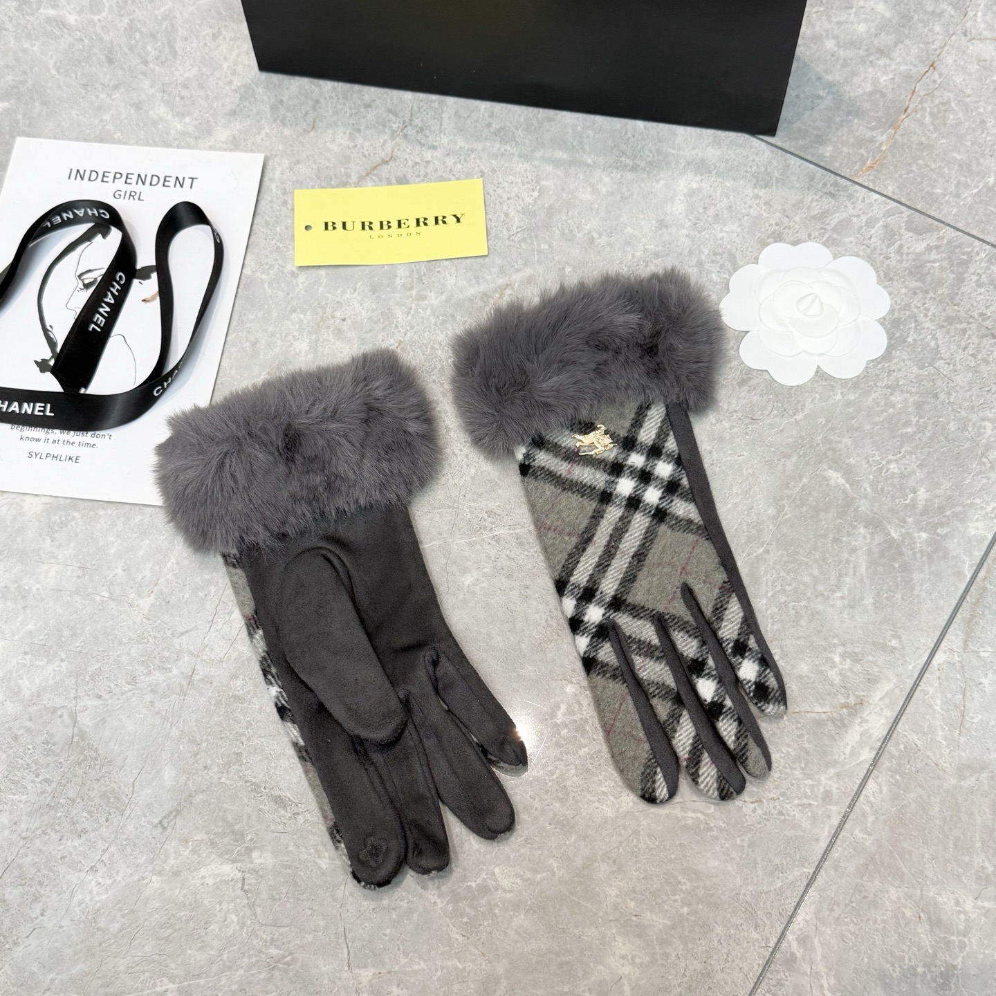 Burberry Gloves