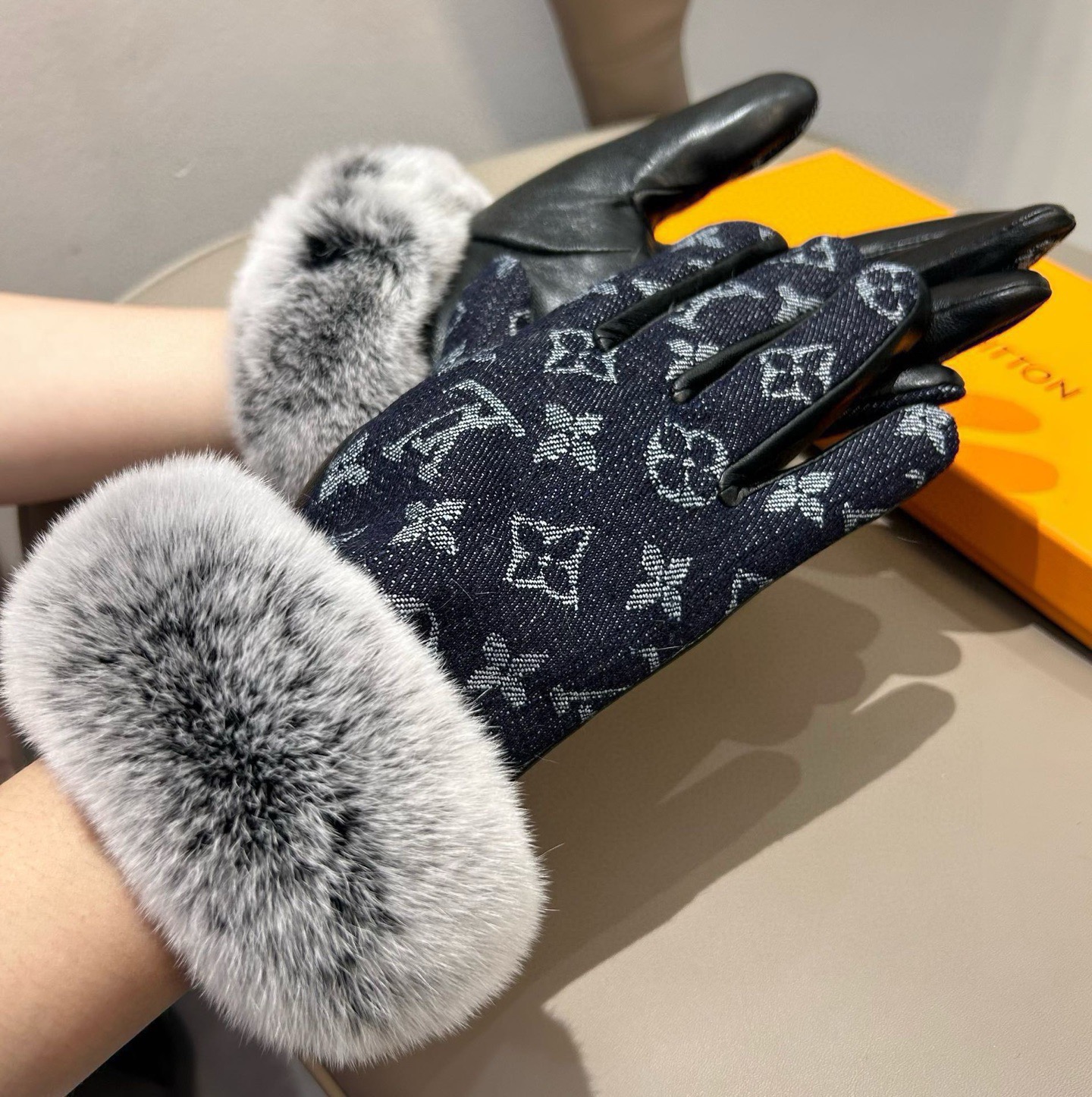 Louis Vuitton Gloves