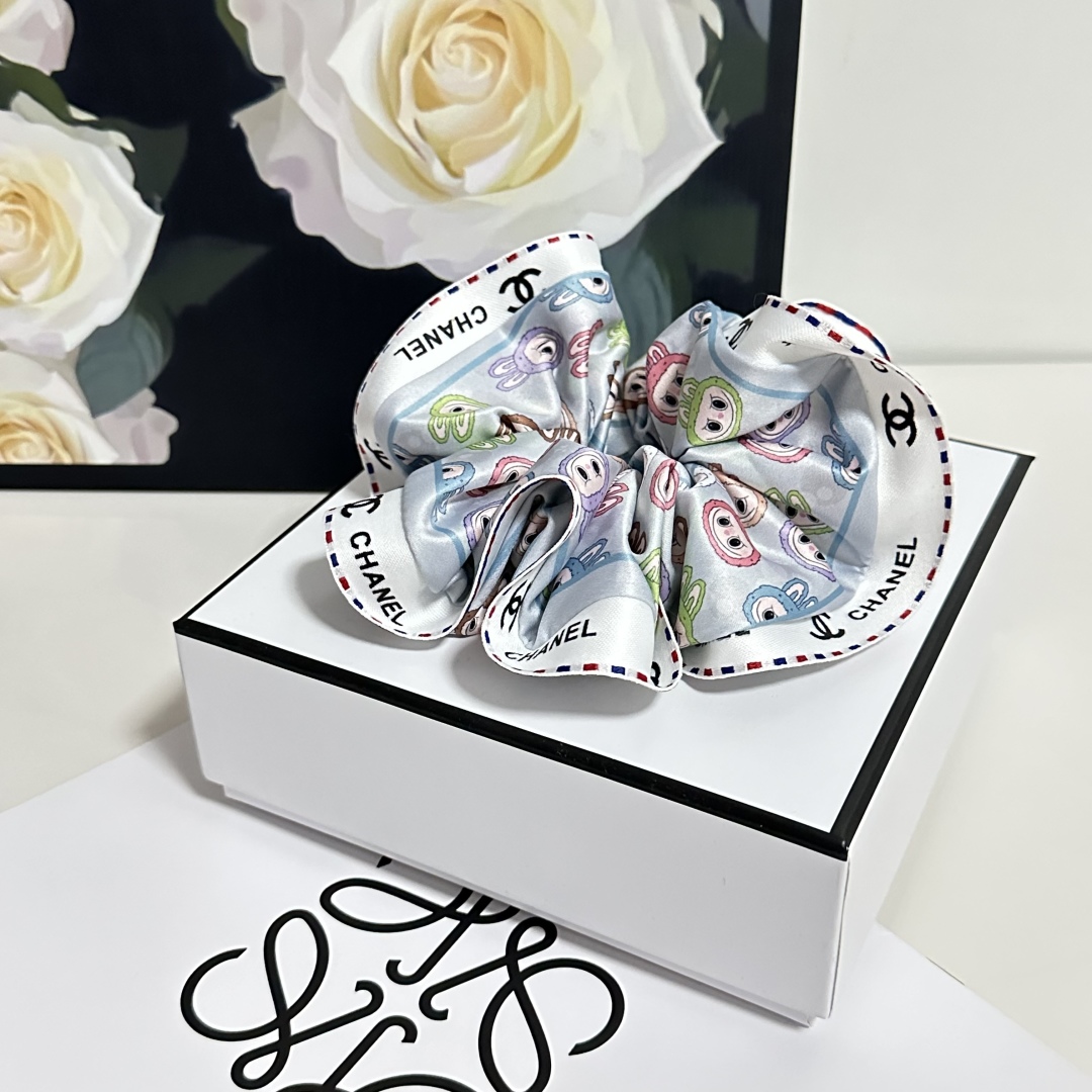 Chanel hair loop