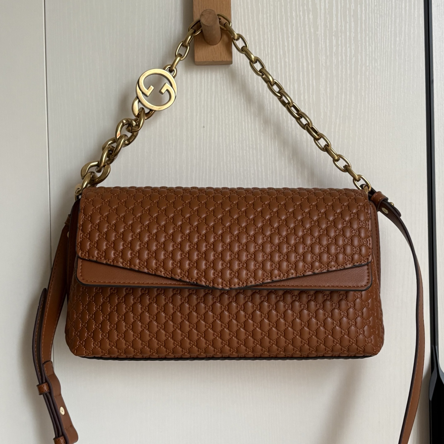 Gucci Embossing Chain Bag
