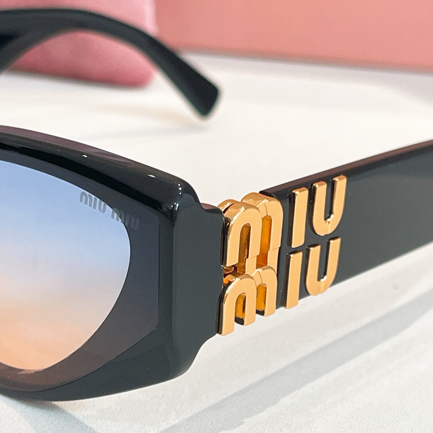Miumiu Sunglass