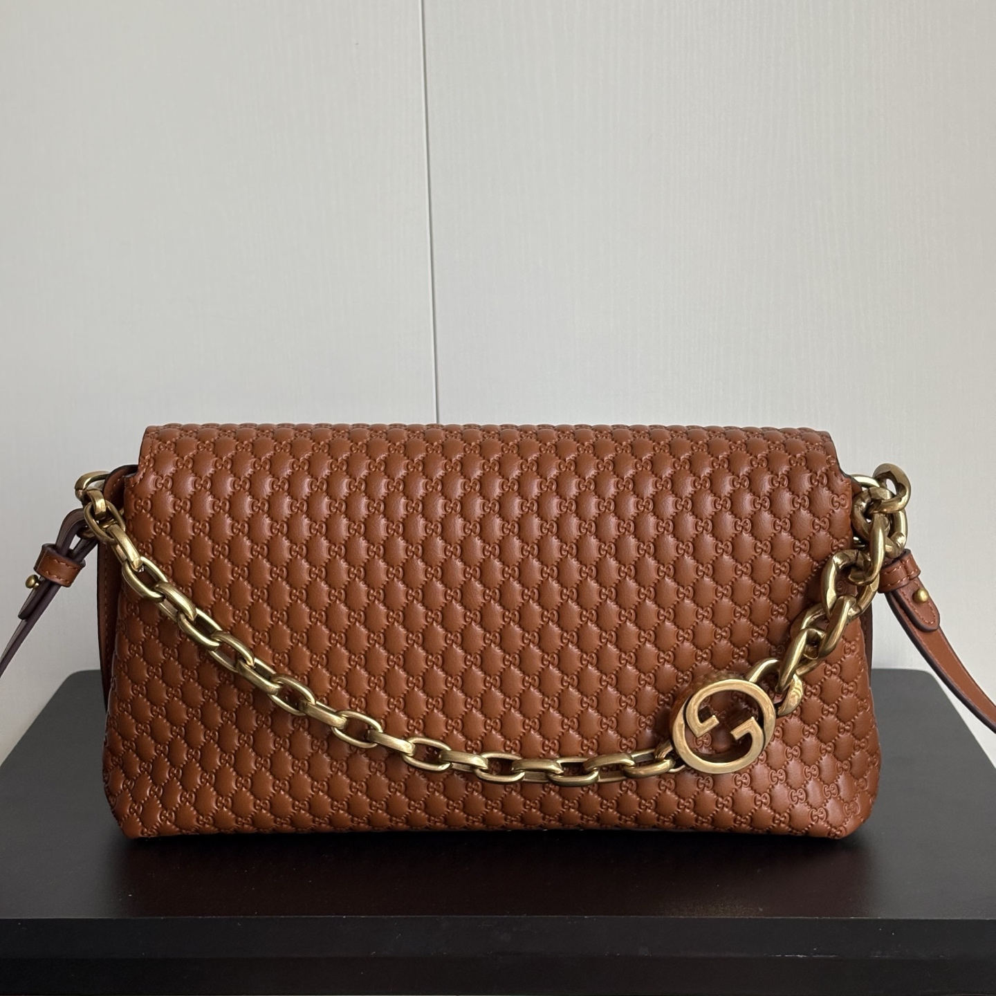 Gucci Embossing Chain Bag