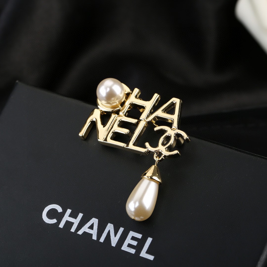 CHANEL Brooch