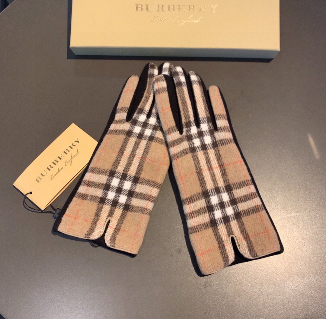 Burberry Gloves
