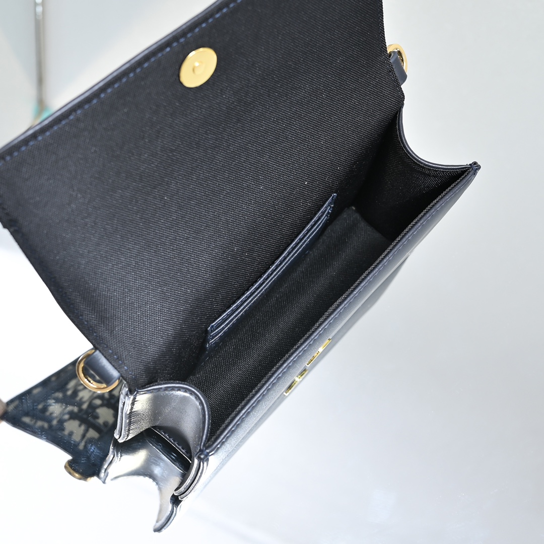 𝗗𝗶𝗼𝗿 𝗠𝗼𝗻𝘁𝗮𝗶𝗴𝗻𝗲 Chian Bag