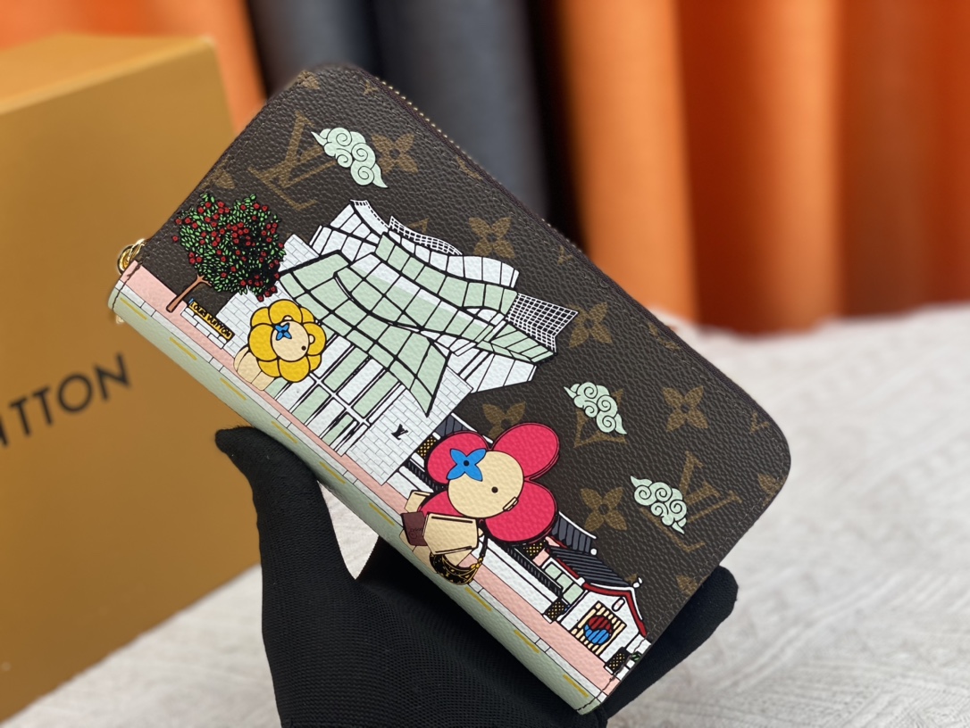 LV Vivienne Holidays