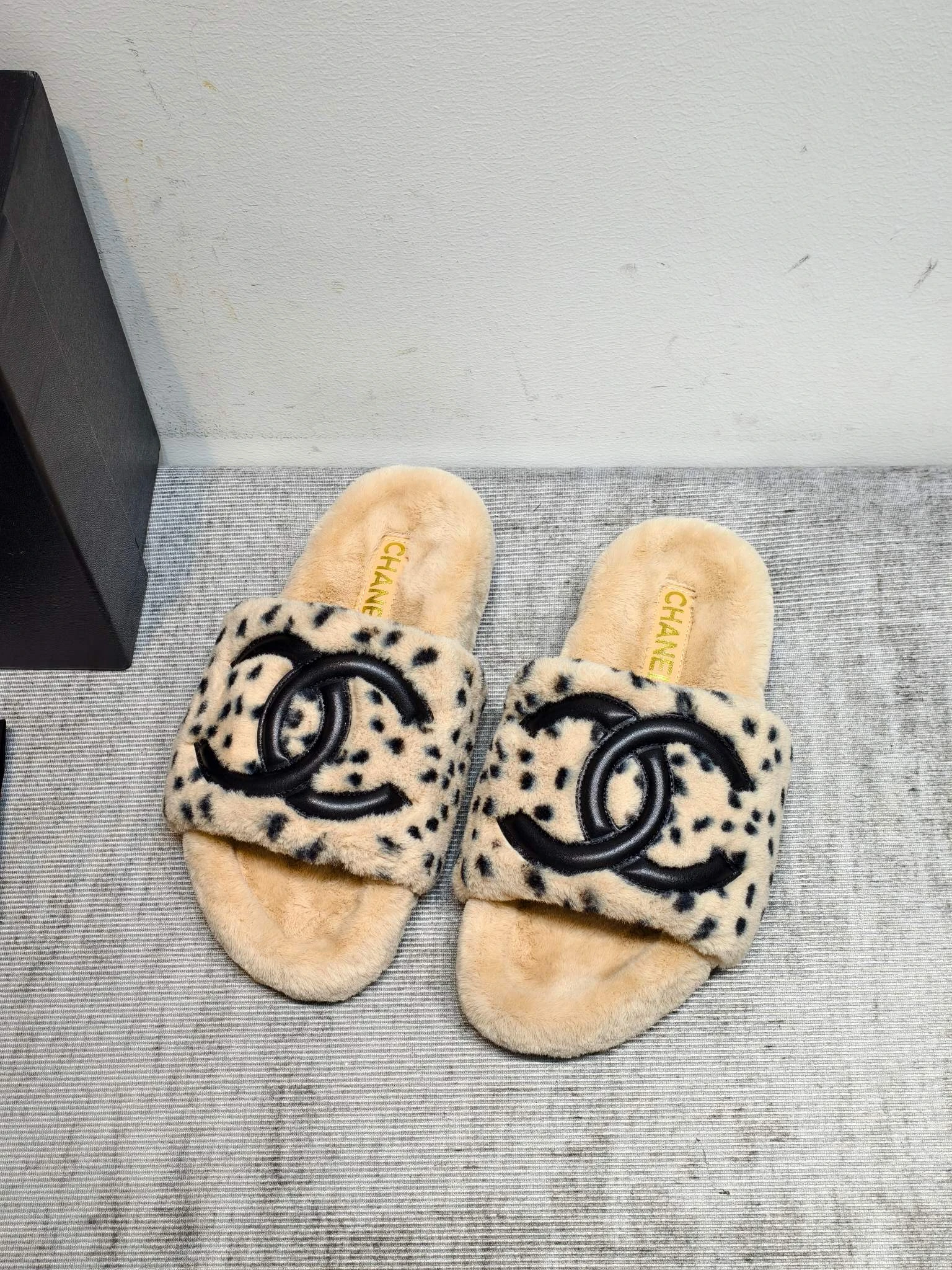 Chanel 2026 Fur slippers