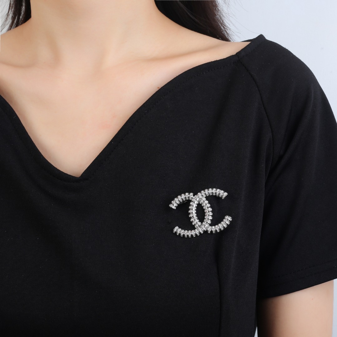CHANEL Brooch
