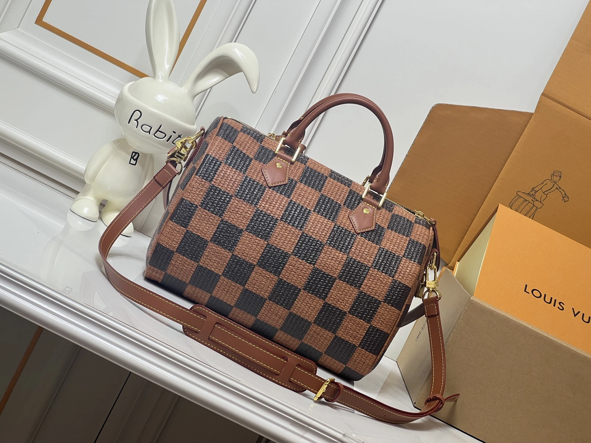 LV Handbag size 30