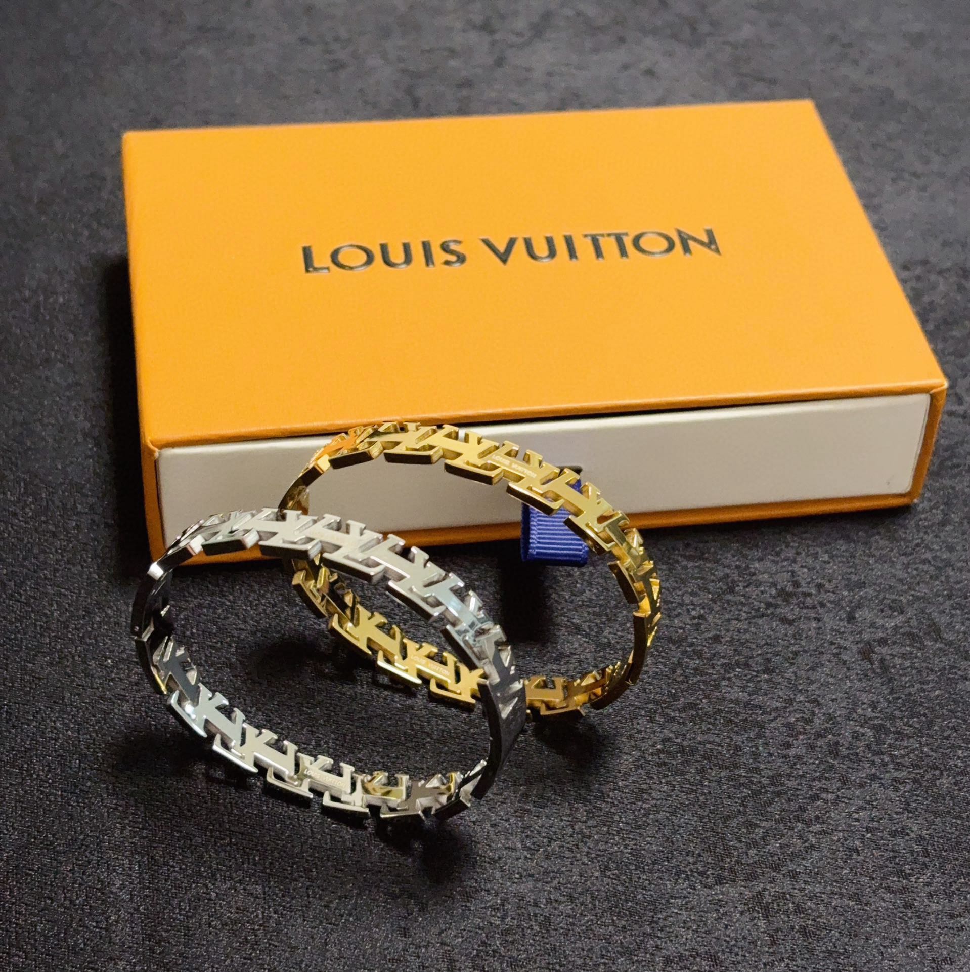 Louis Vuitton Logo hollow bracelet
