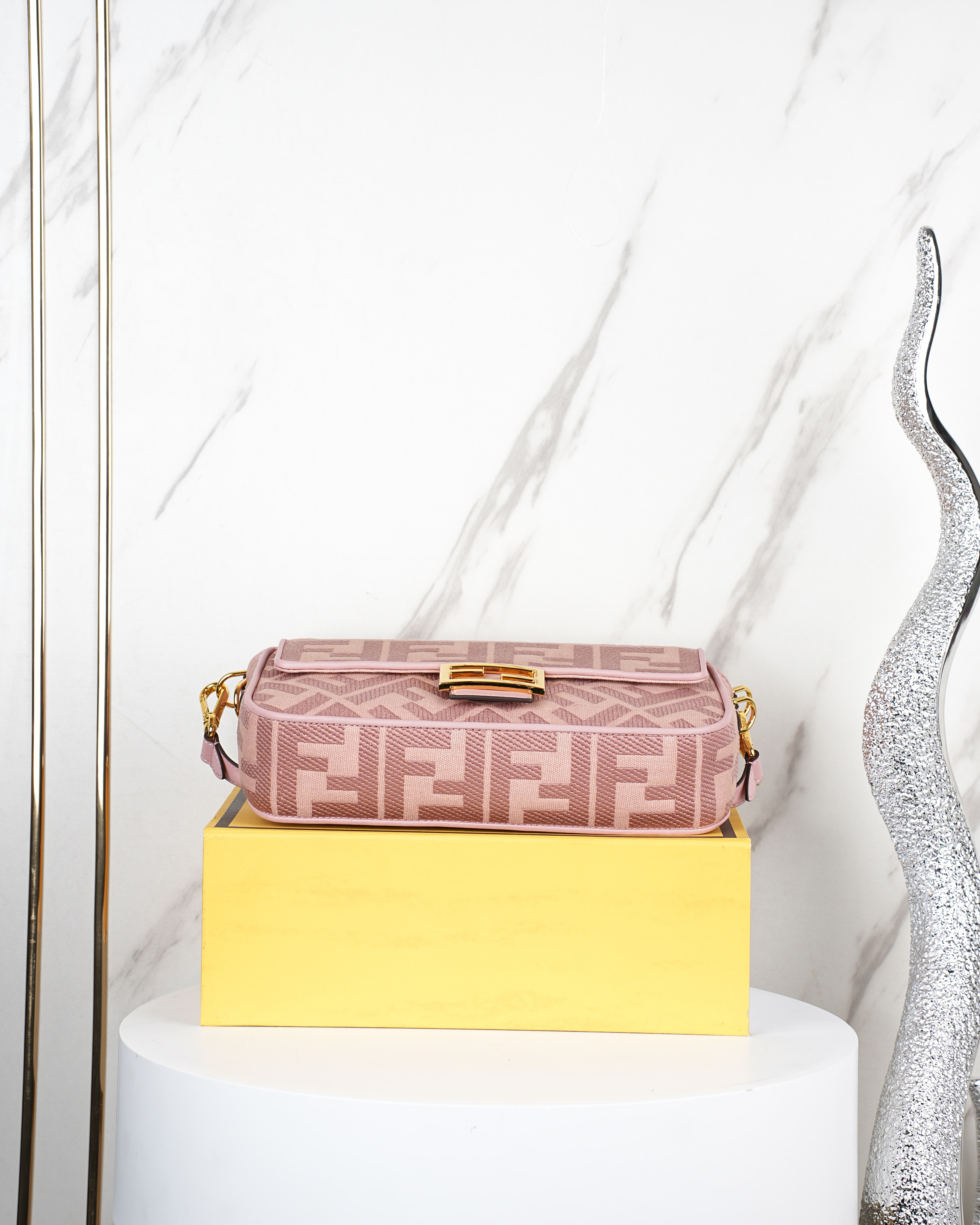 Fendi 𝐁𝐚𝐠𝐮𝐞𝐭𝐭𝐞