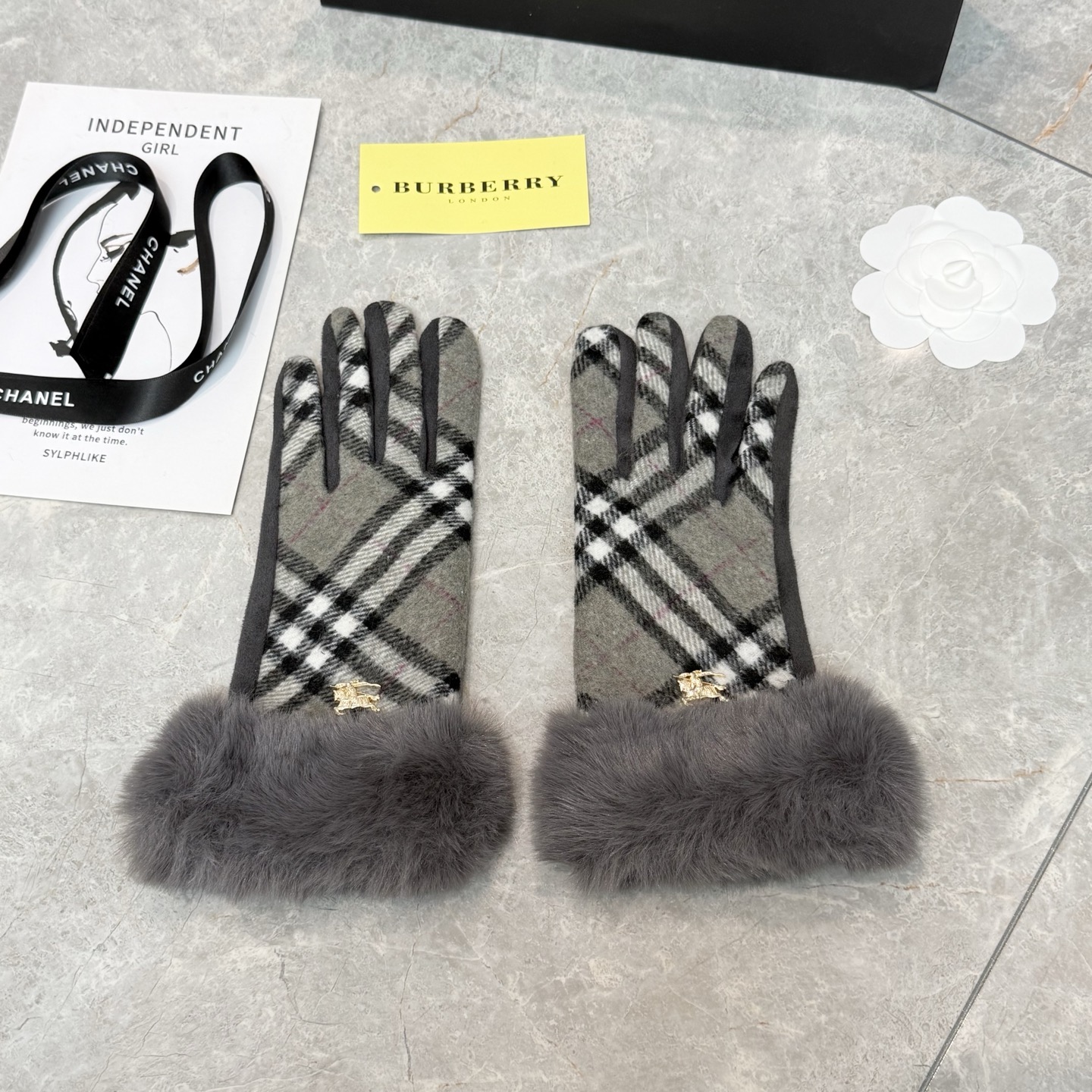 Burberry Gloves