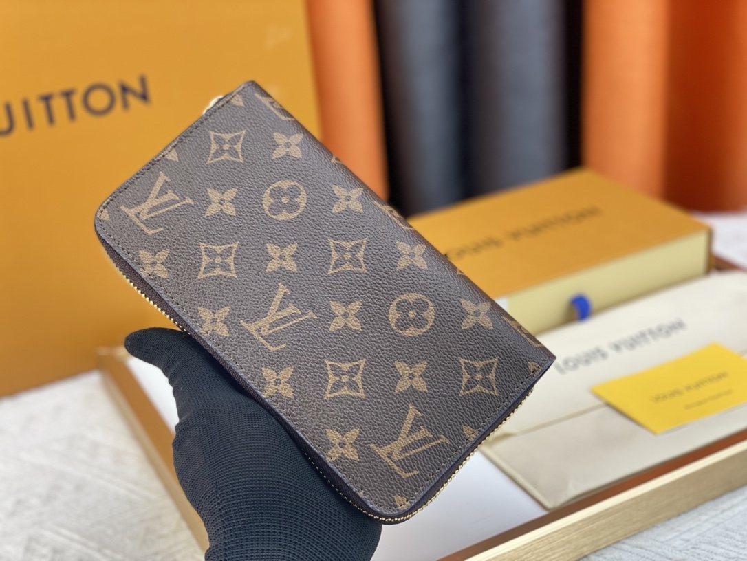 LV Vivienne Holidays
