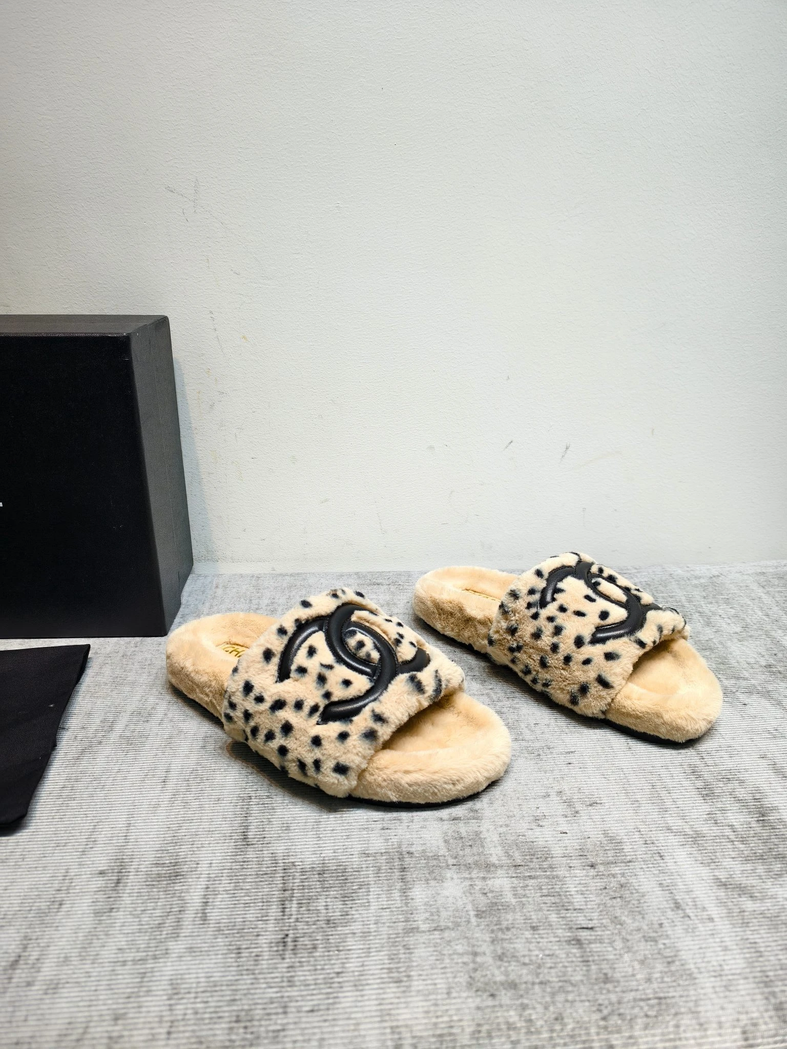 Chanel 2026 Fur slippers