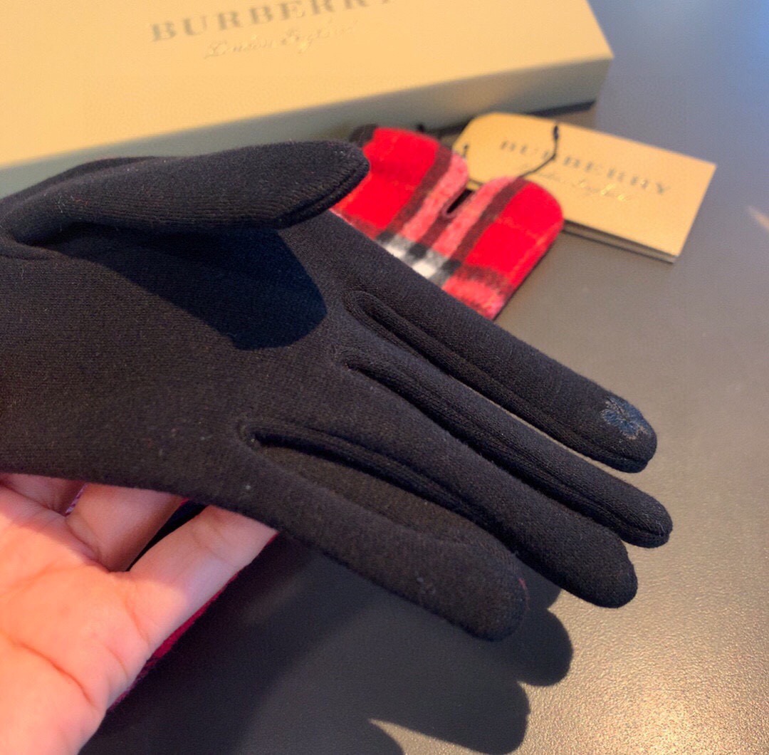 Burberry Gloves