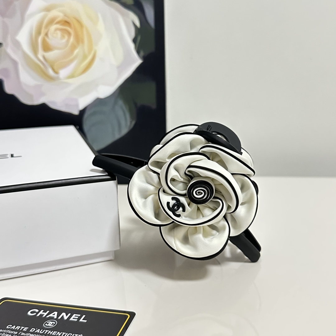 Chanel hair loop