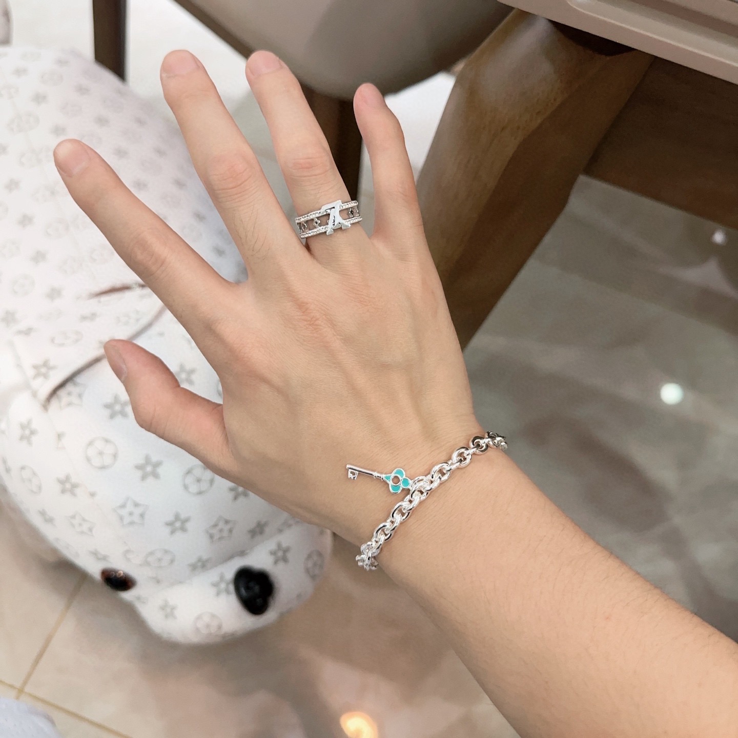 LV Ring