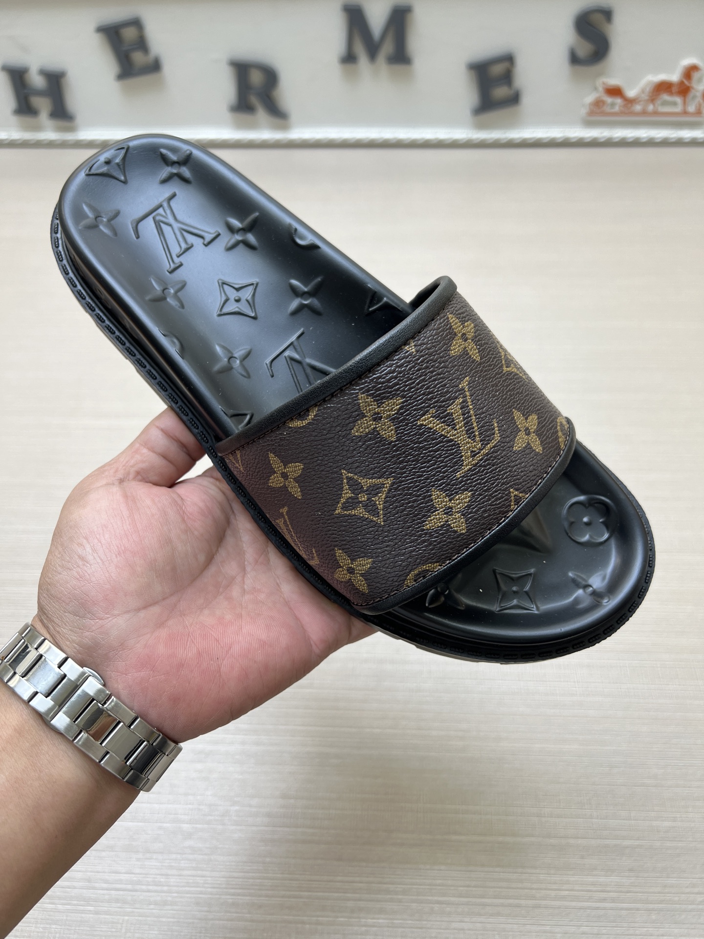 LOUlS VUlTTON Slipper