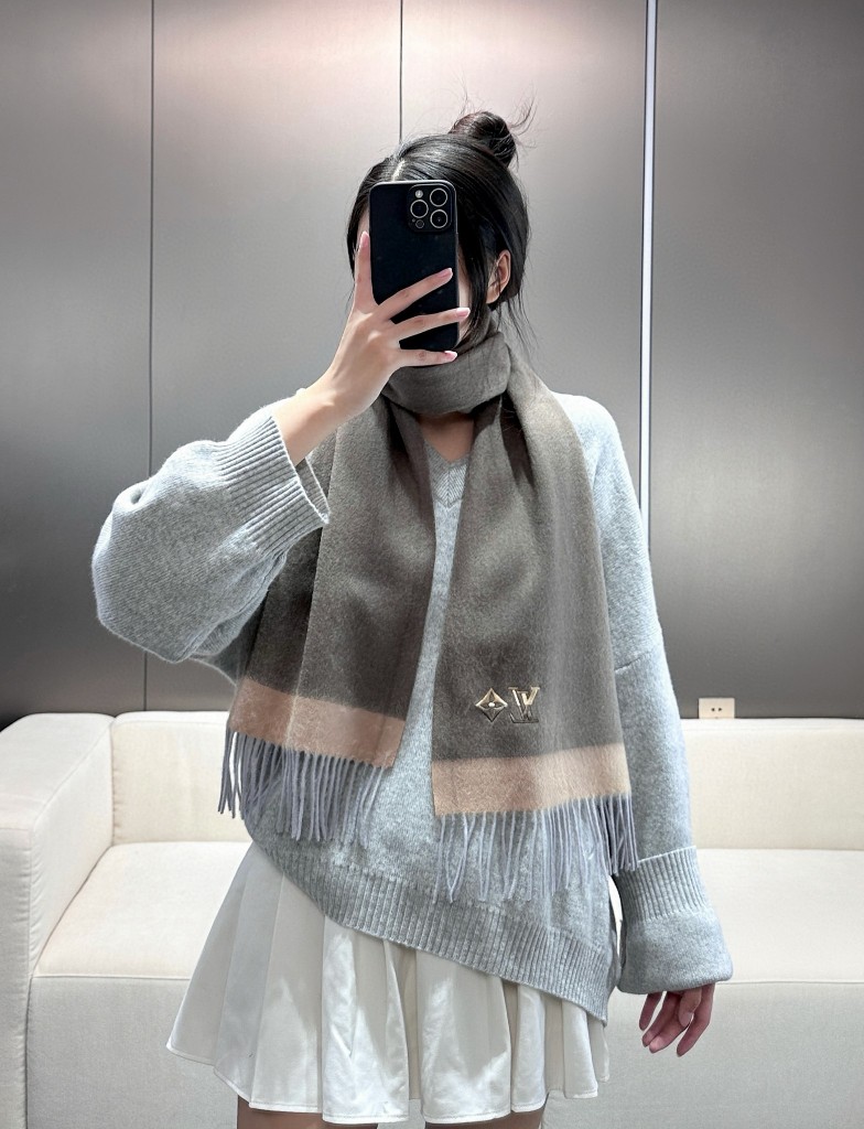 Louis Vuitton Scarves