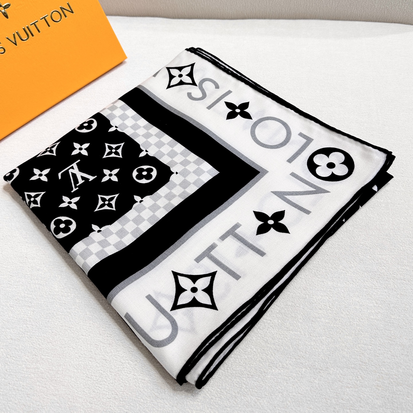 Louis Vuitton Scarves