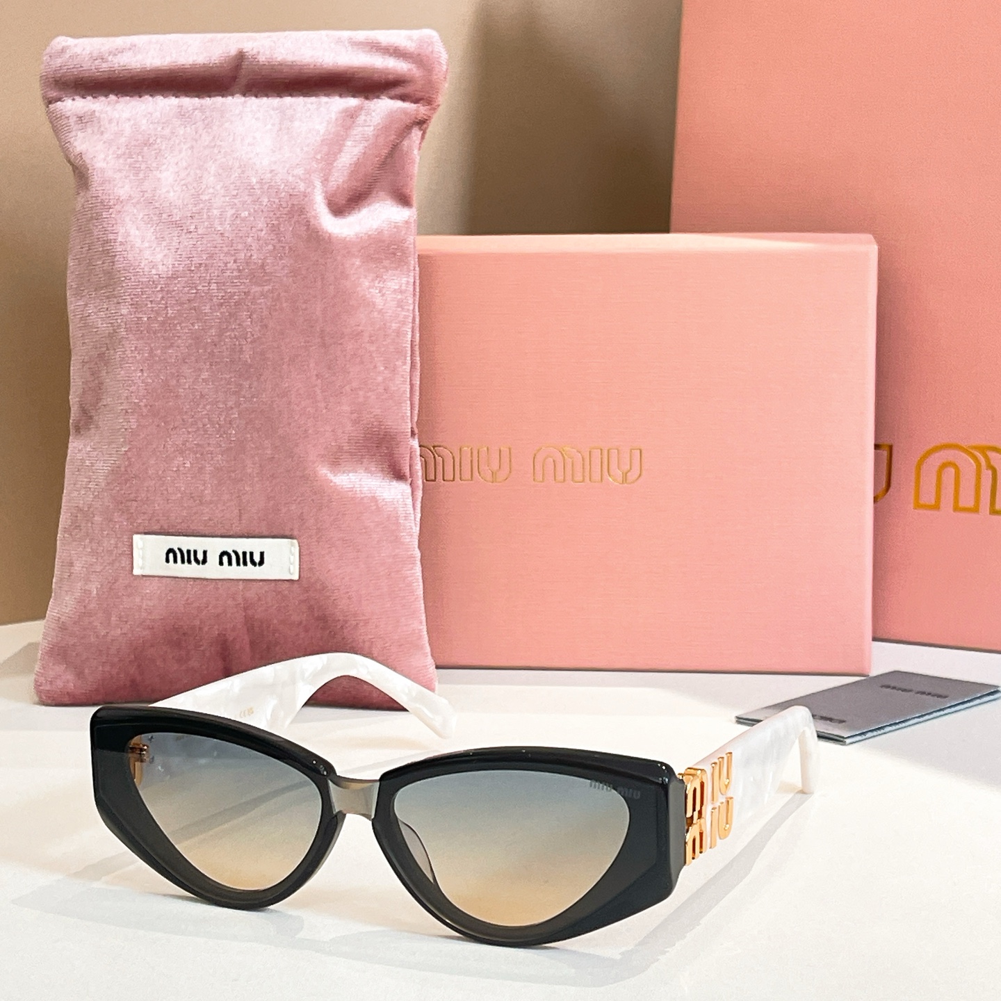 Miumiu Sunglass