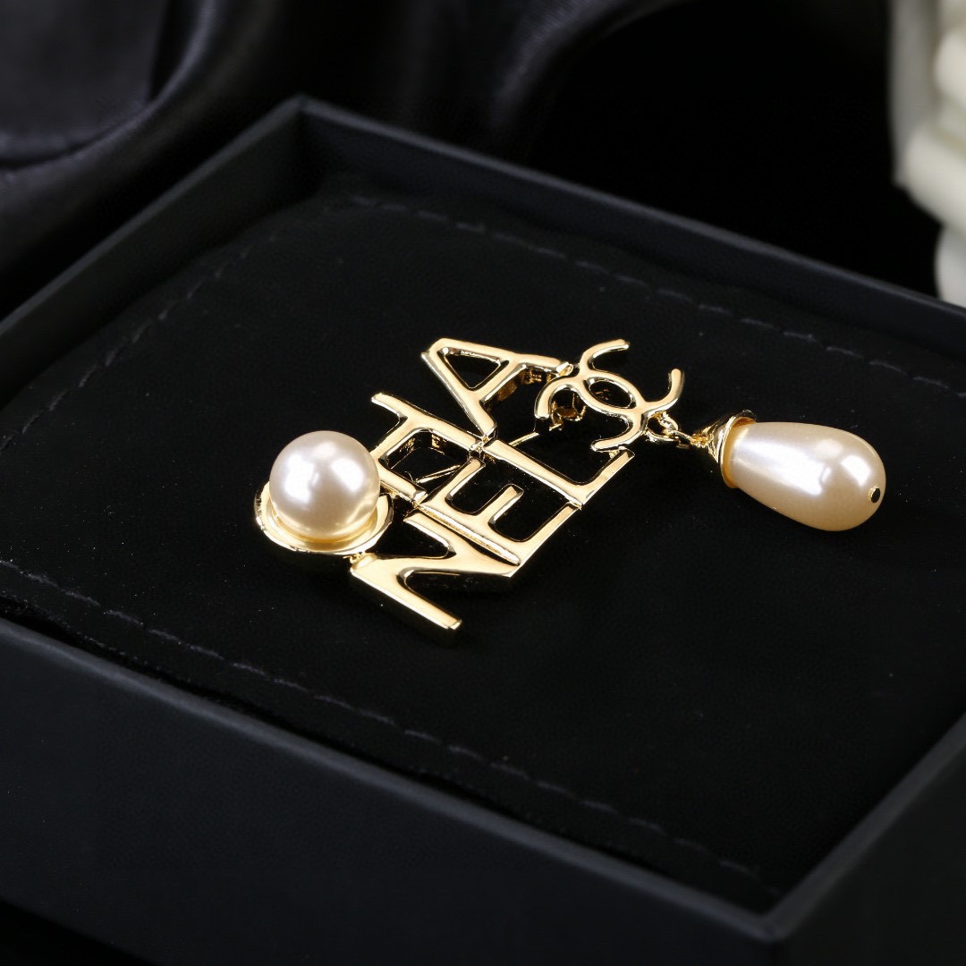 CHANEL Brooch