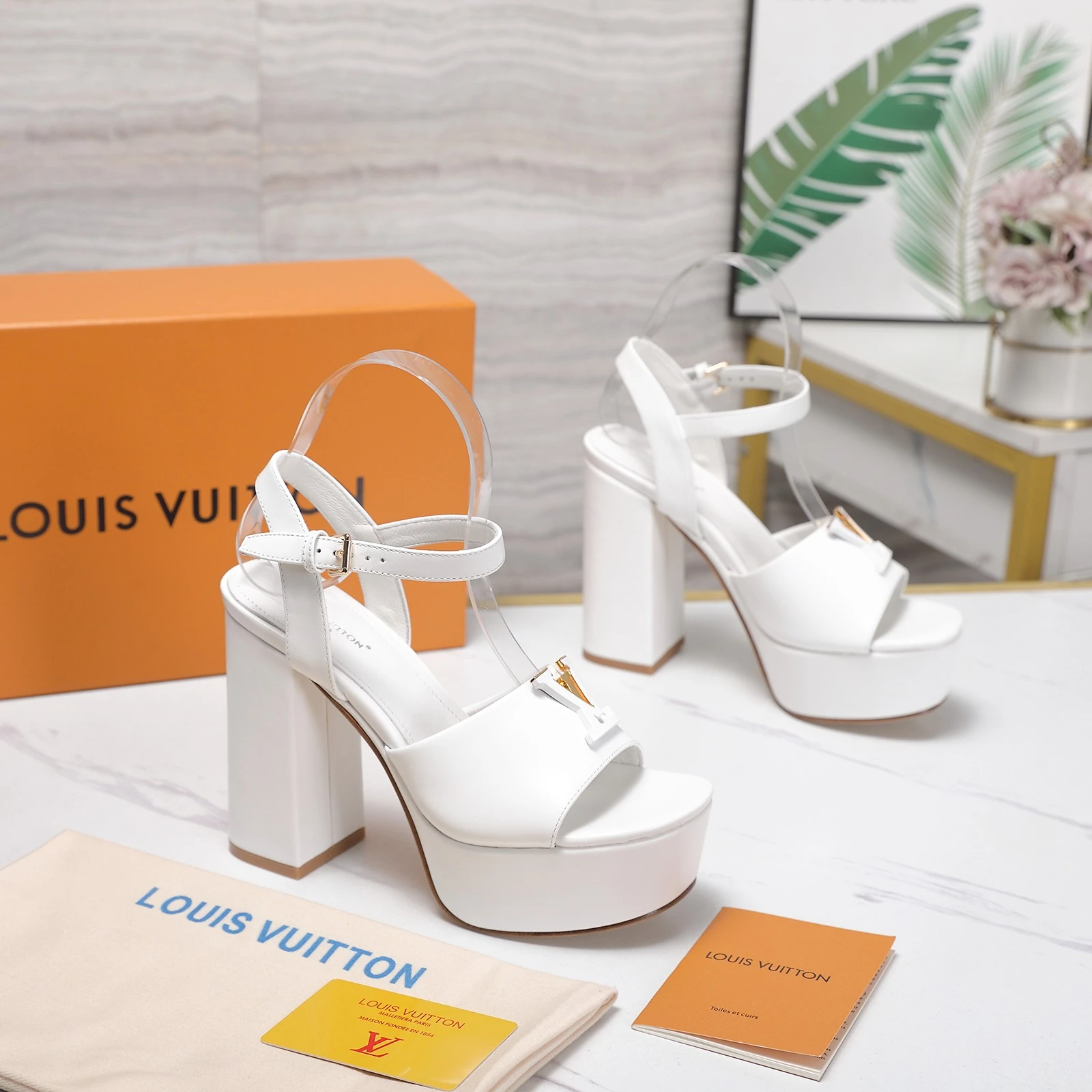 LV 2026 Spring/Summer New Chunky Heel Water Platform Sandals