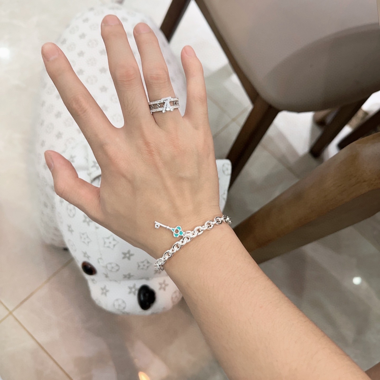 LV Ring