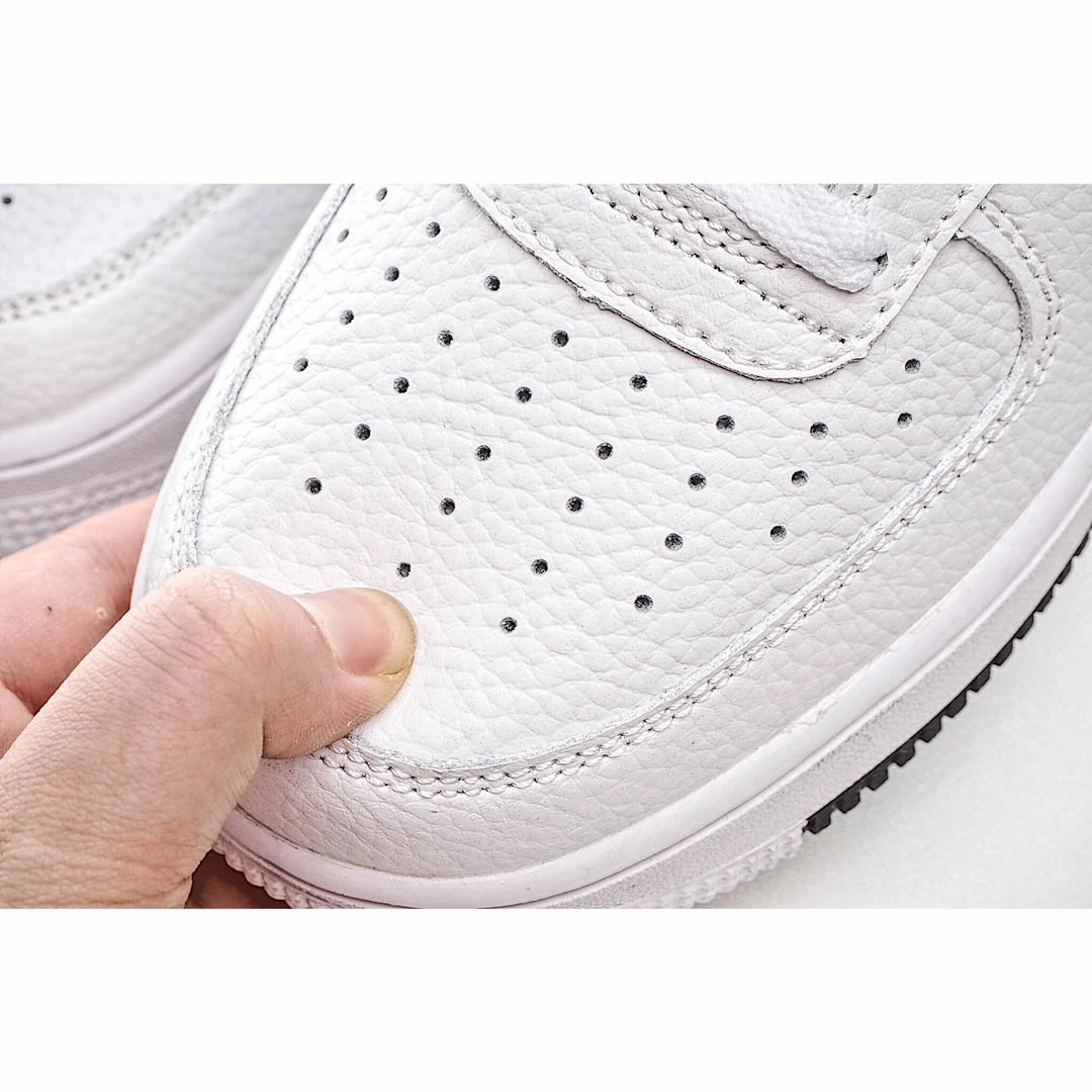 Nike Air Force 1 07 Low Low Top Sneakers