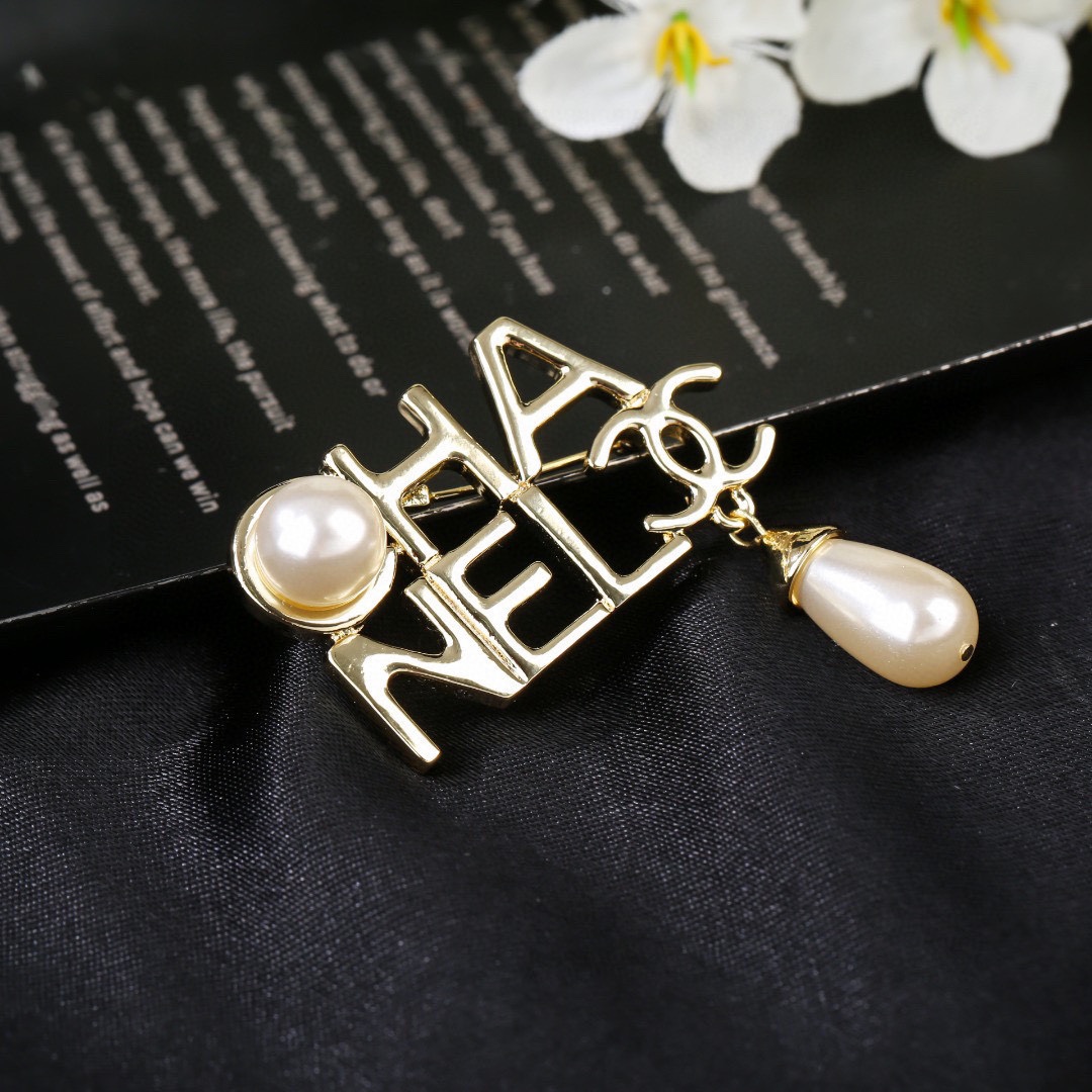 CHANEL Brooch