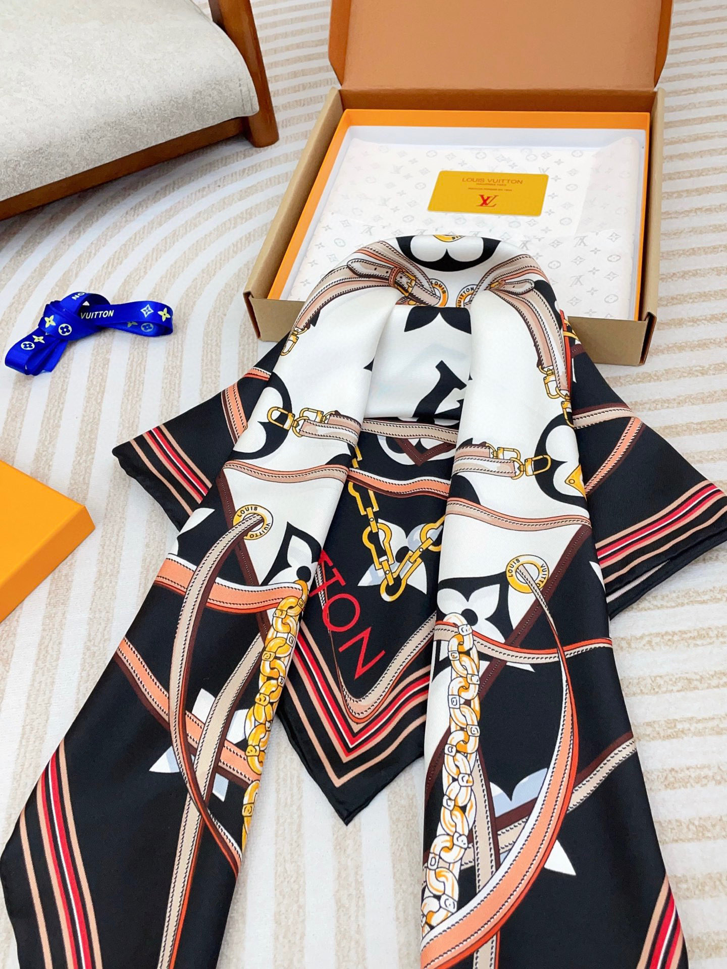 Louis Vuitton ULITMATE MONOGRAM Scarf