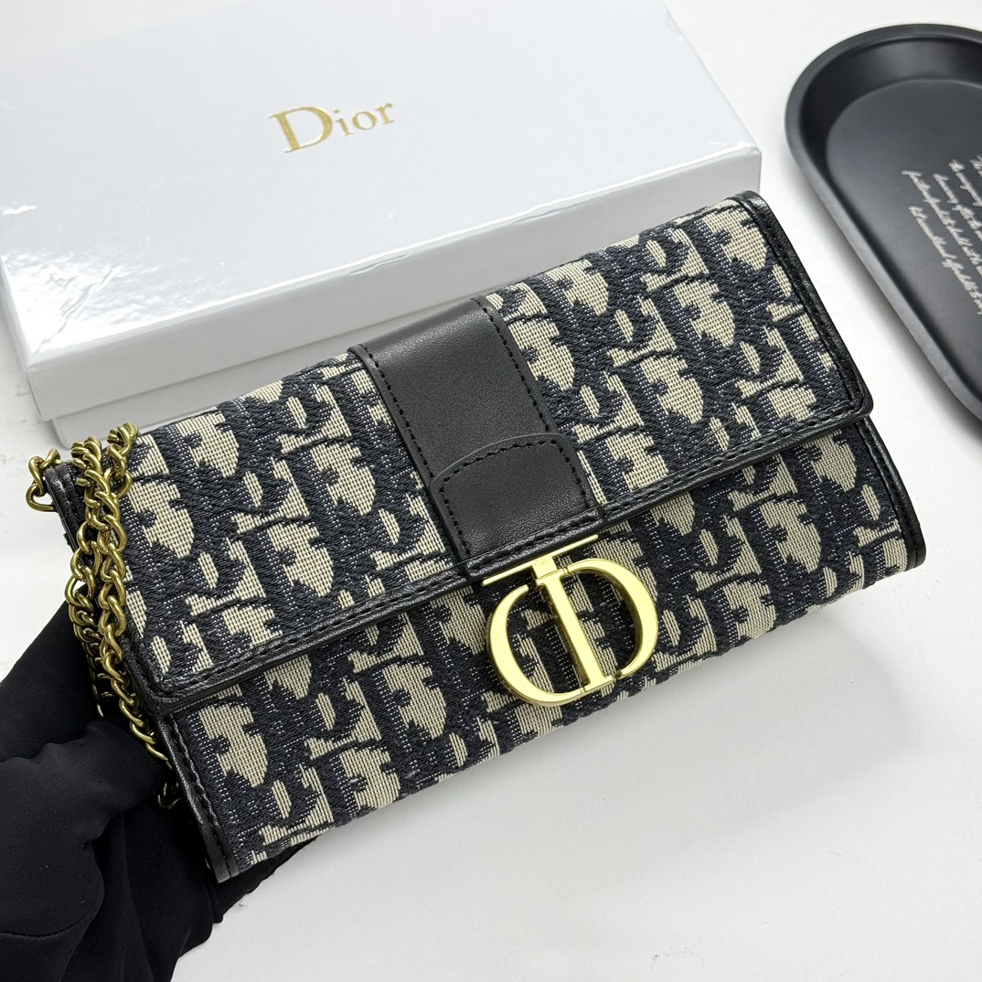 Dior Montaigne Chain Bag