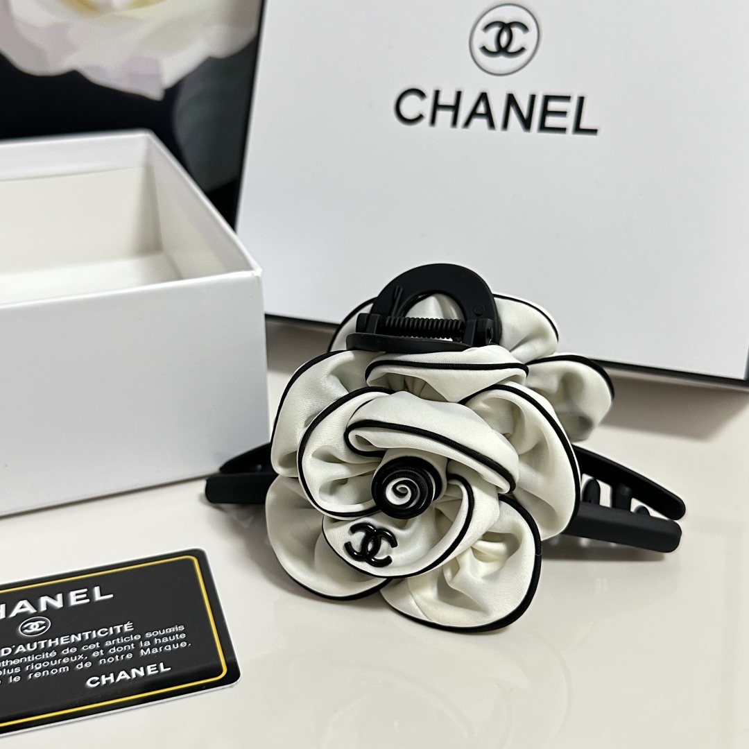 Chanel hair loop
