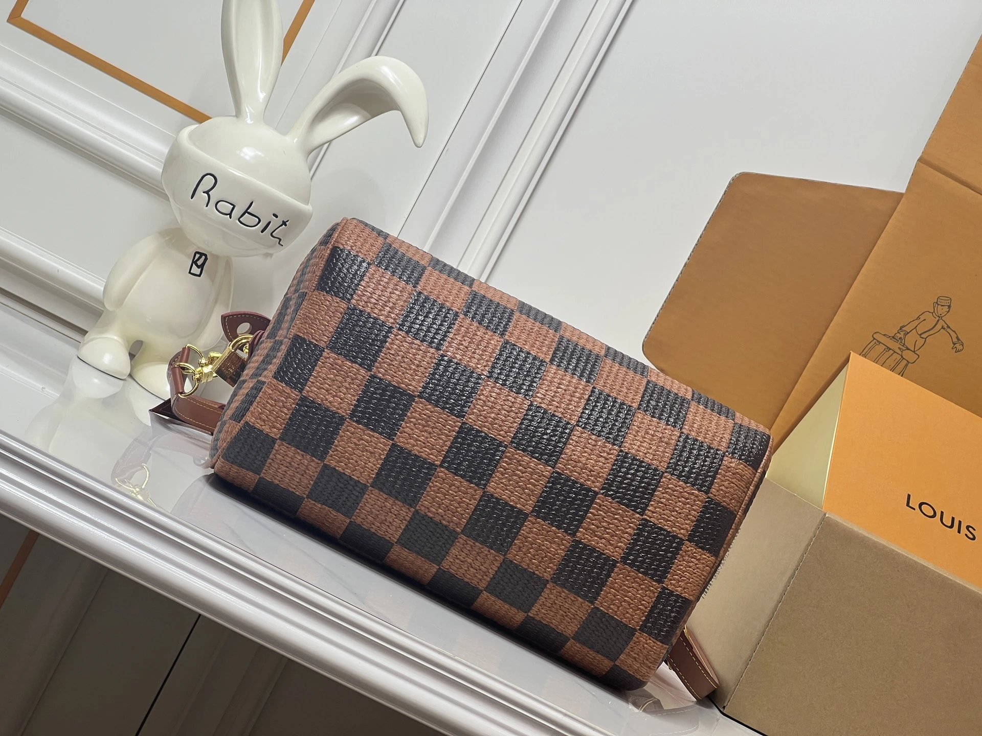 LV Handbag size 30