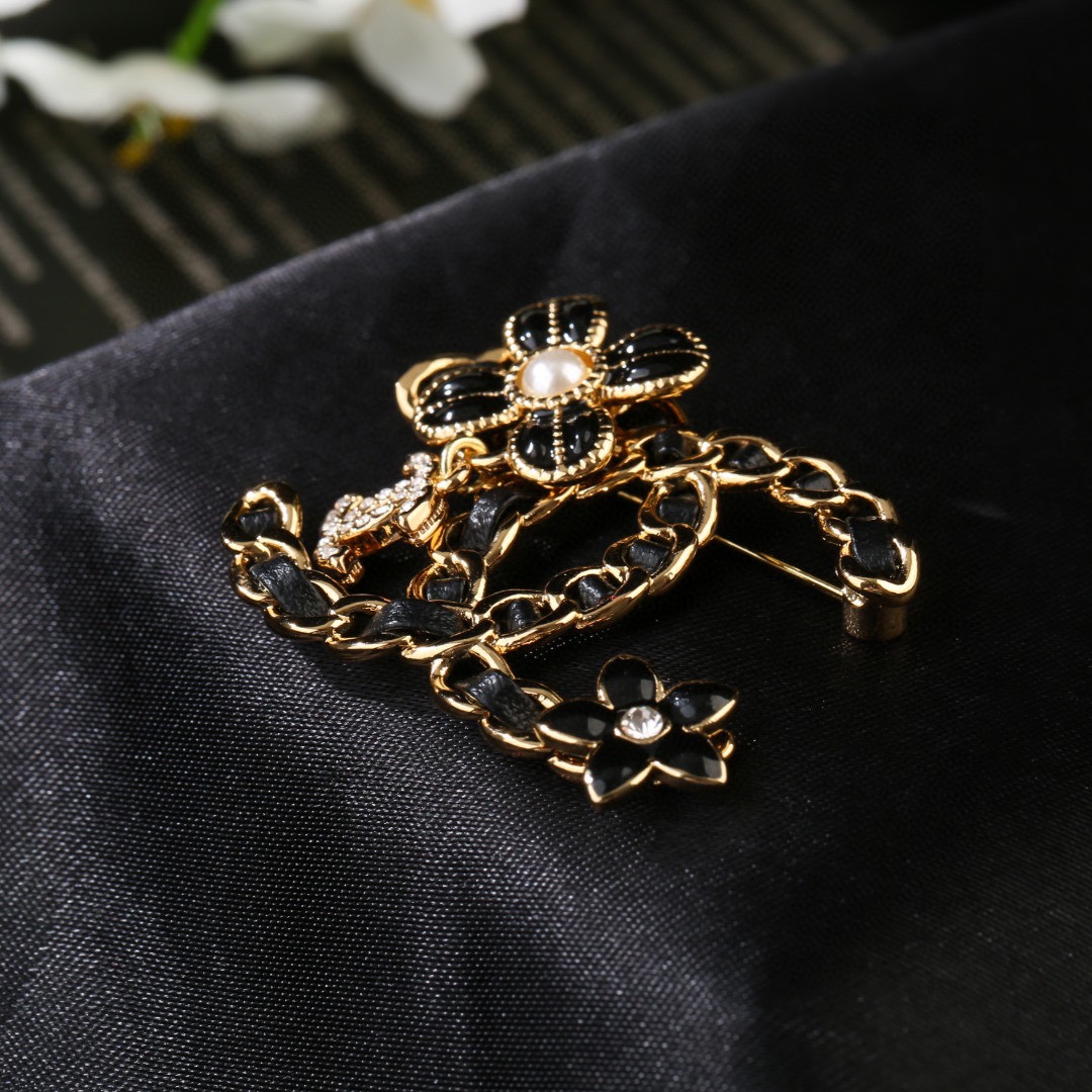 CHANEL Brooch