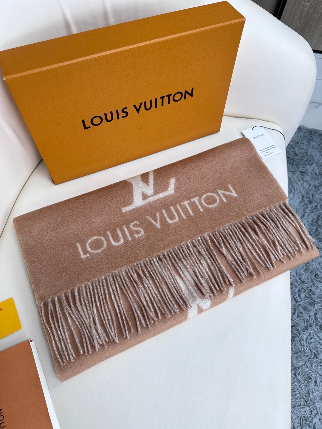 Louis Vuitton Scarves
