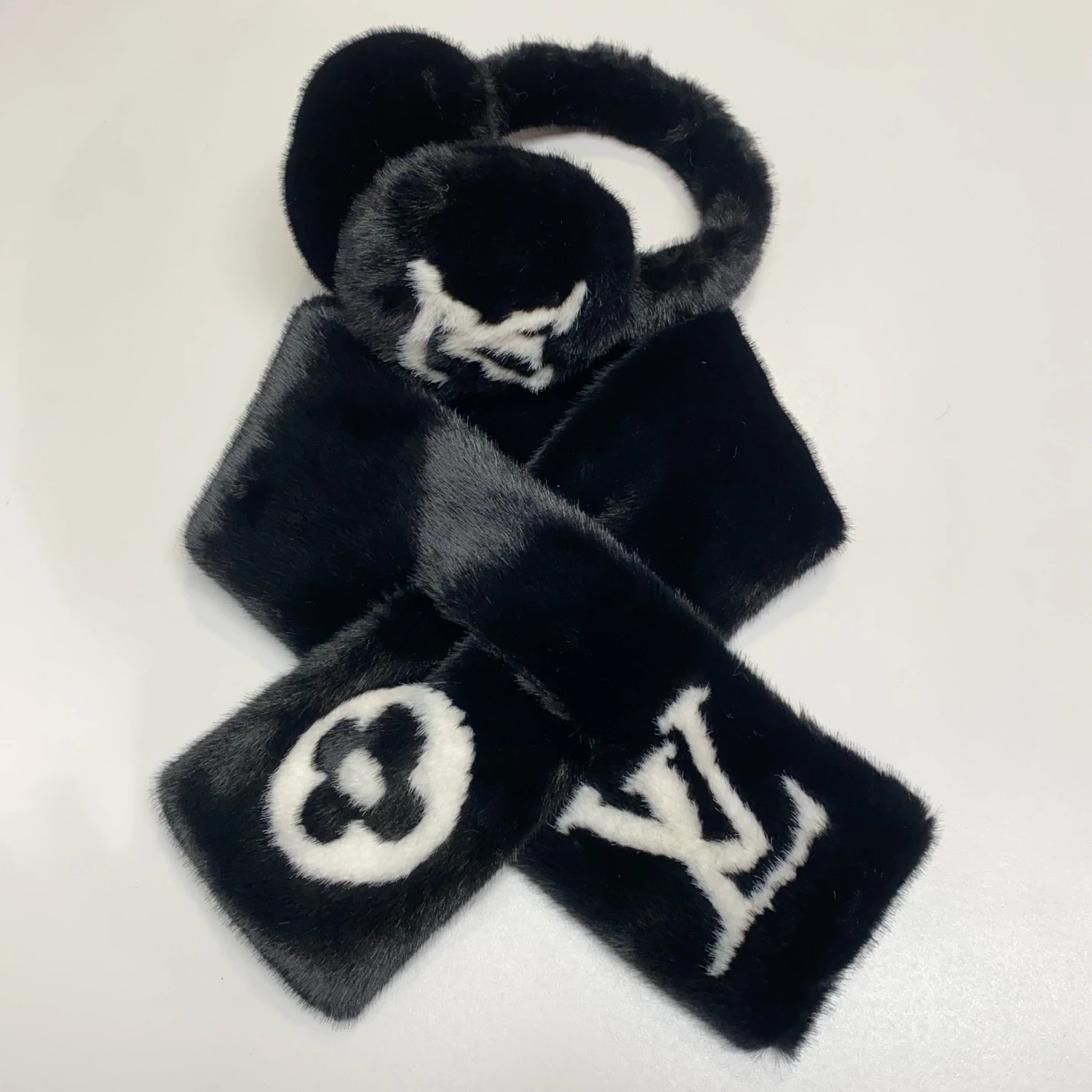LV Earmuffs and Scraf Set