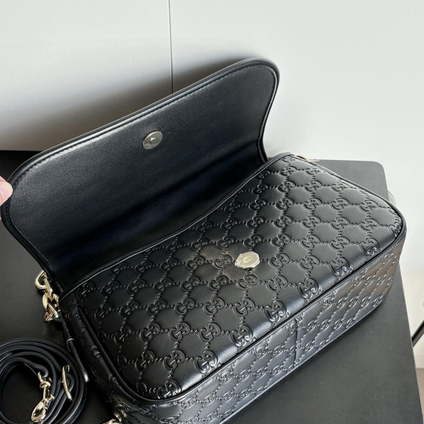 Gucci Emblem Embossing Chain Bag